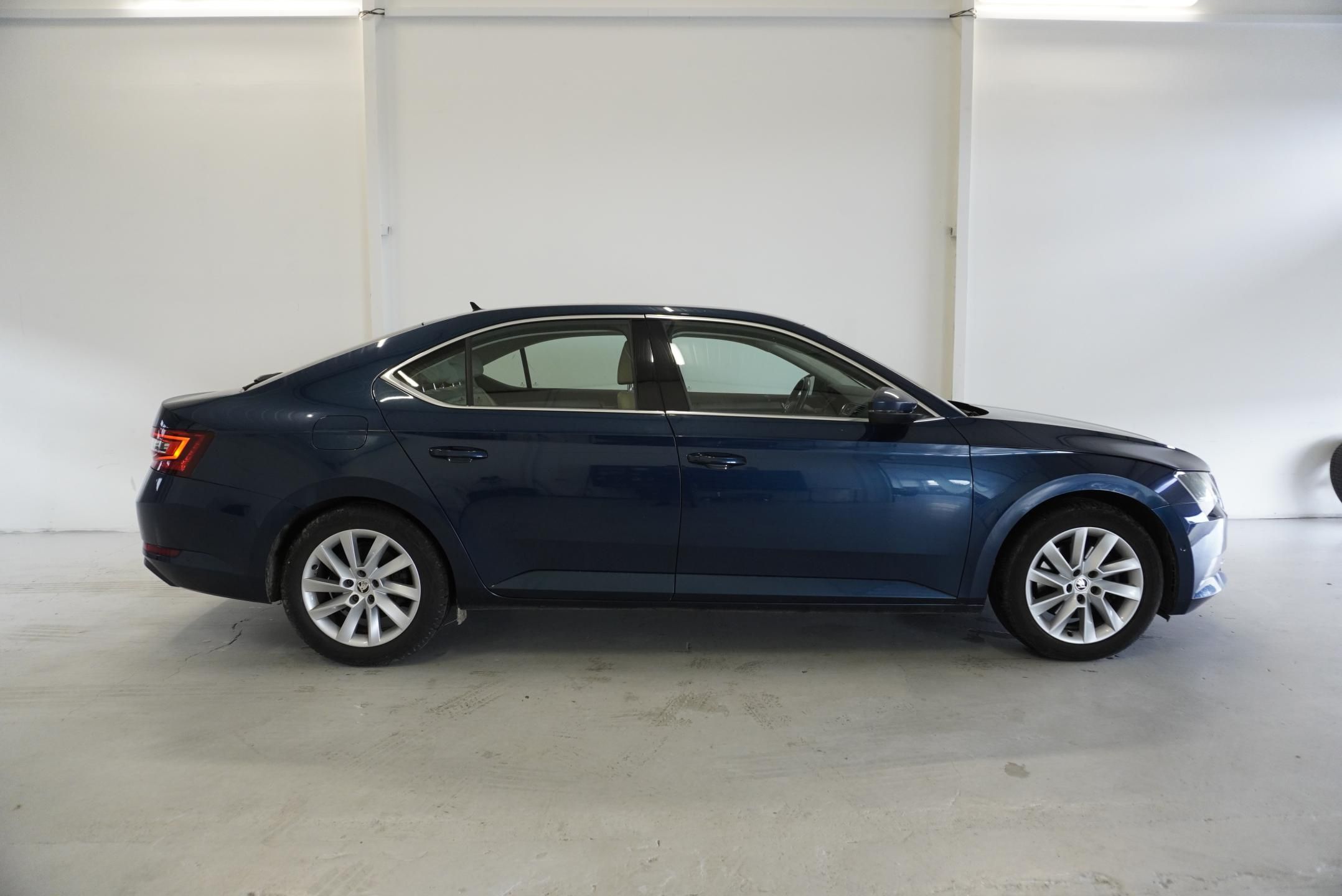 Škoda Superb, 2.0TDi 110 kW, DSG7+ZIMNÍ SADA - fotka 4
