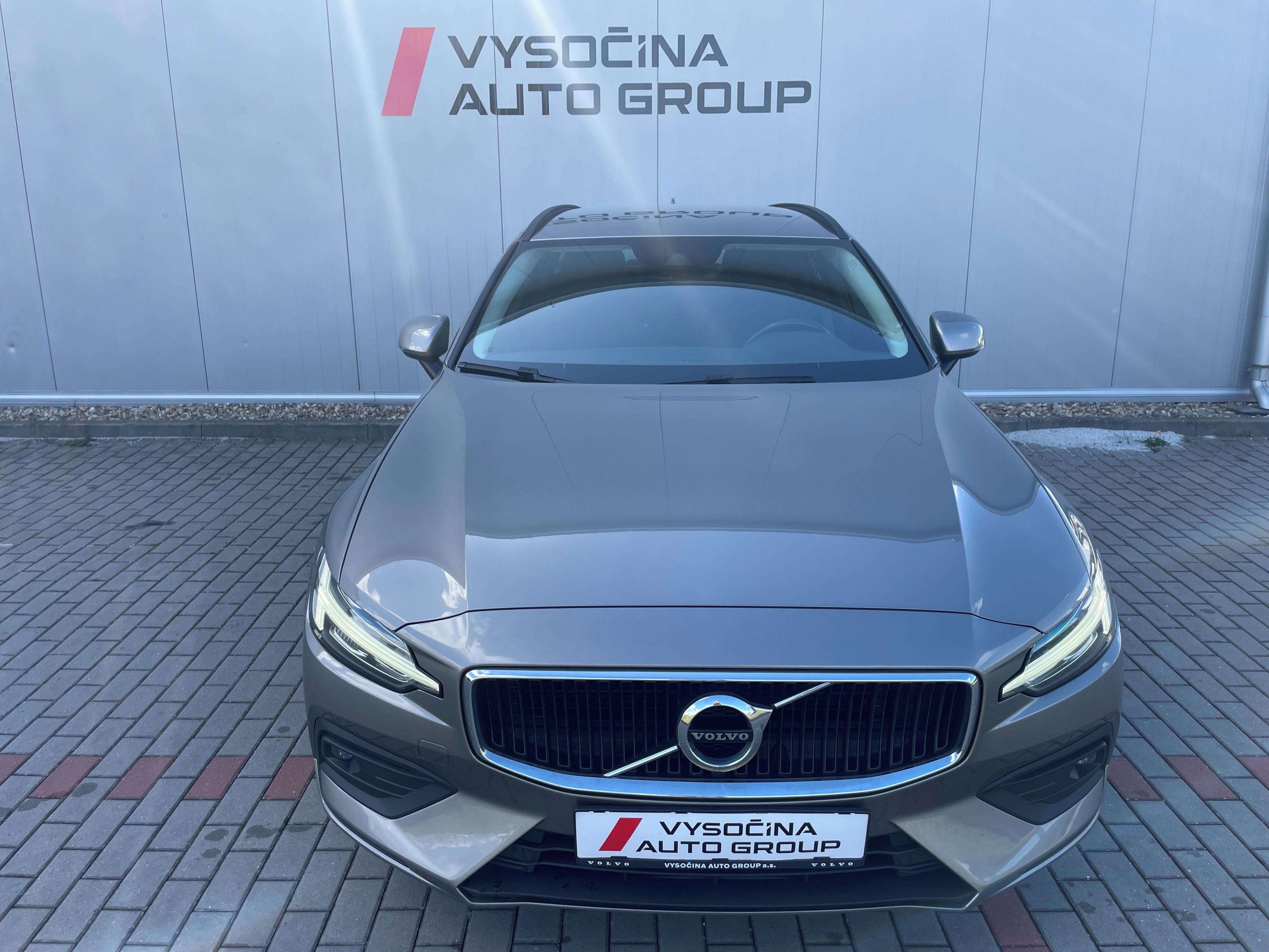 Volvo V60, D3 MOMENTUM Aut. - fotka 3