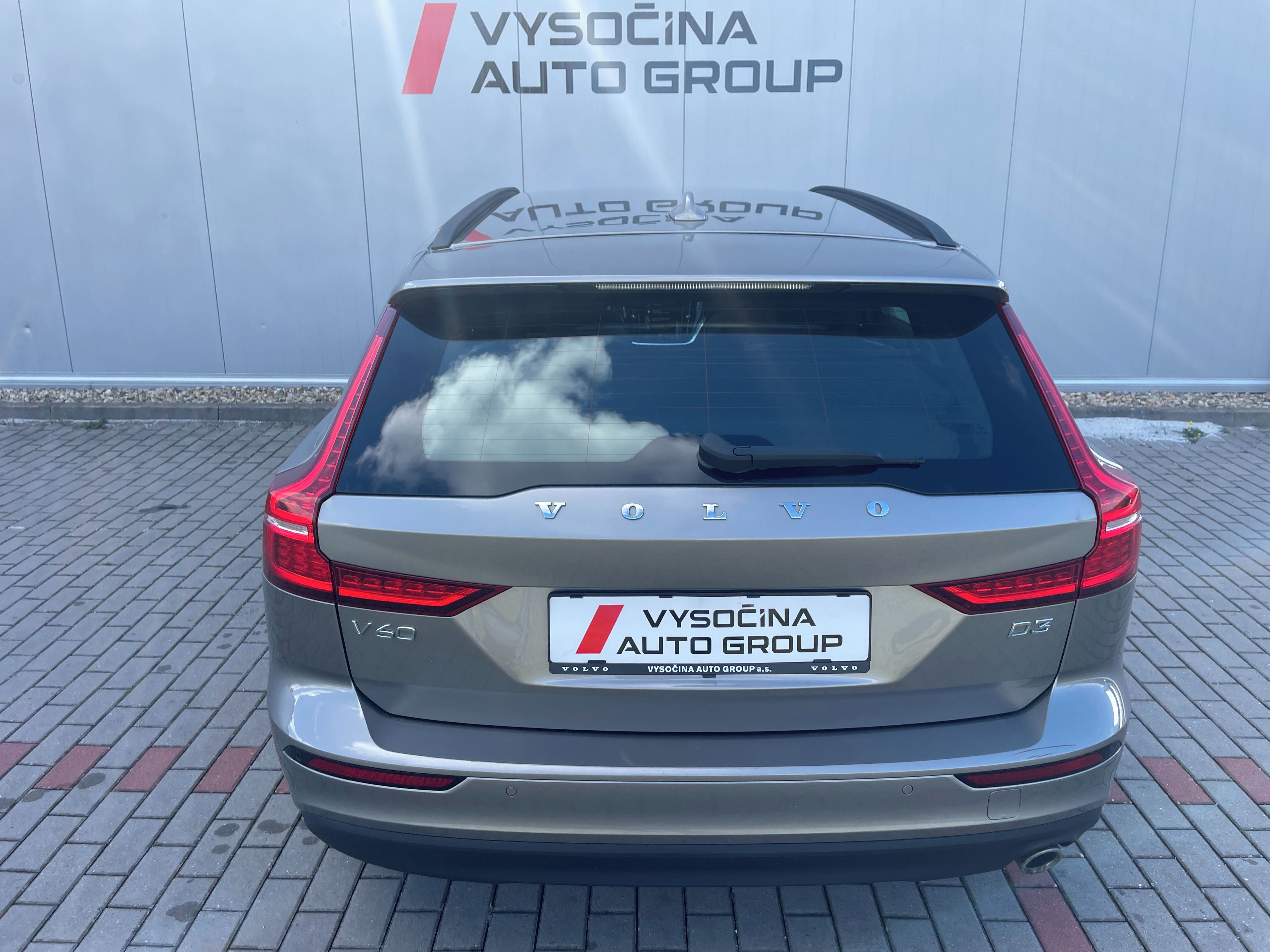Volvo V60, D3 MOMENTUM Aut. - fotka 4