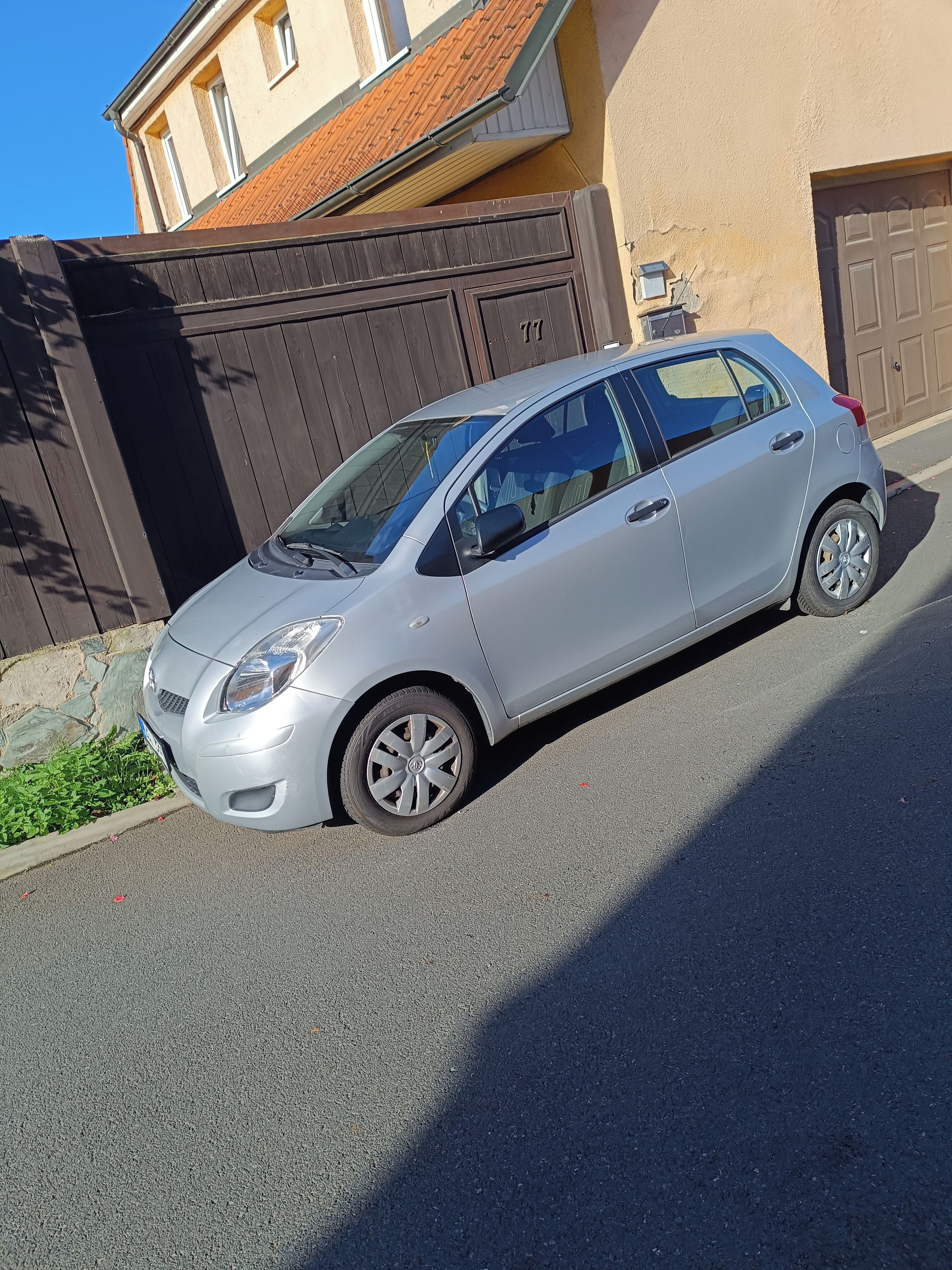 Toyota Yaris, 1,1 servisováno - fotka 3