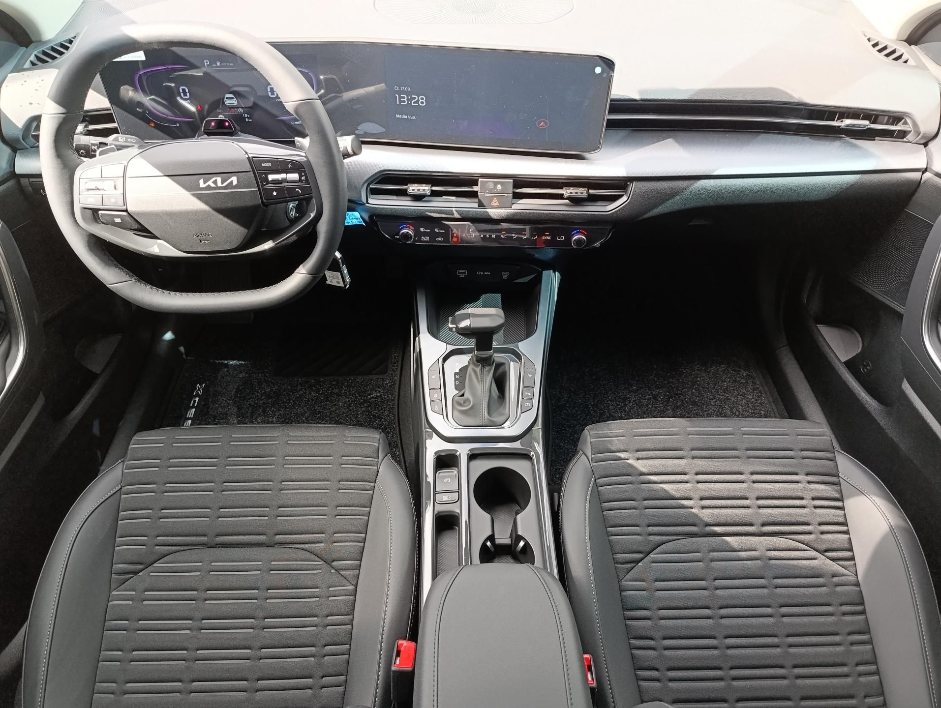 Kia XCee´d, 1,6 T-GDI 7DCT EXCLUSIVE - fotka 5
