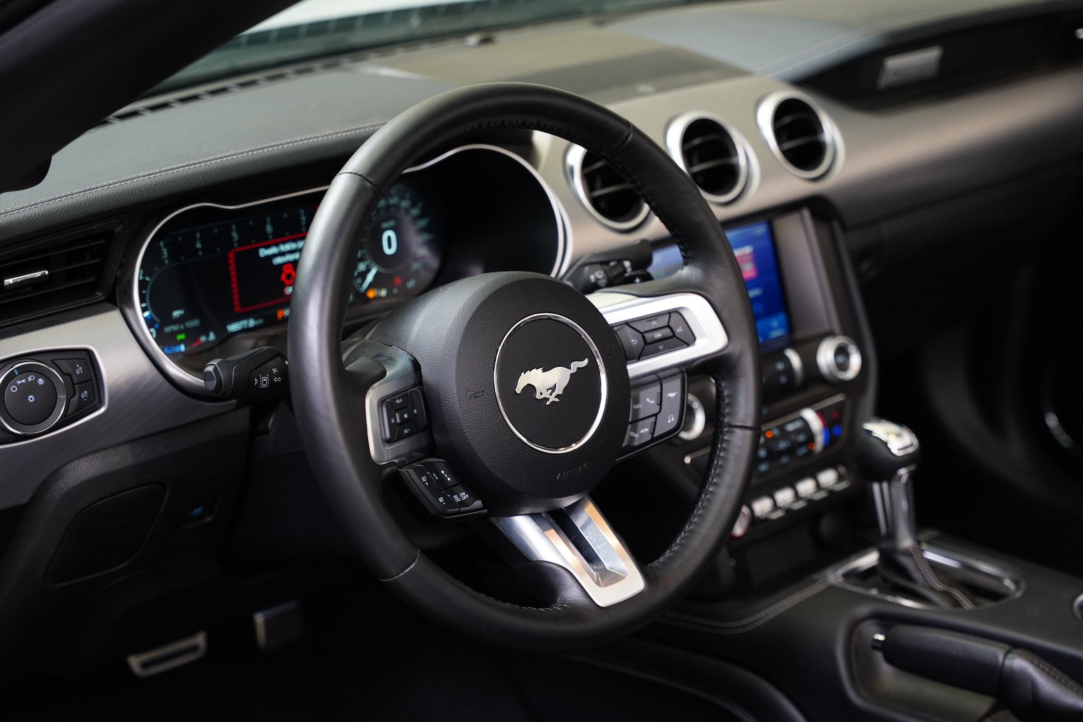 Ford Mustang, 5.0 V8 330 kW GT - fotka 5