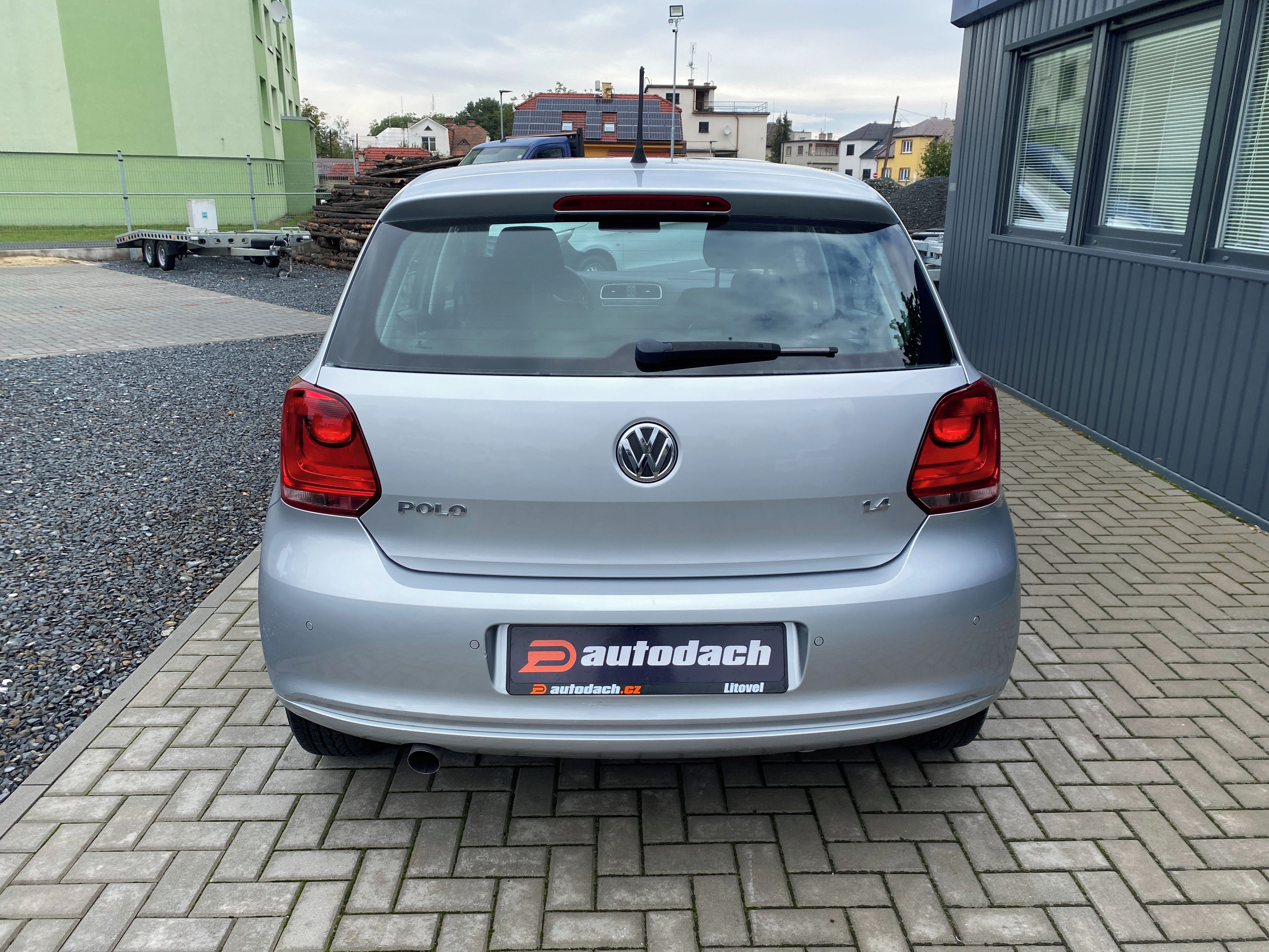 Volkswagen Polo, 1.4 MPI 63kW - 1xMAJ.- PDC - fotka 4