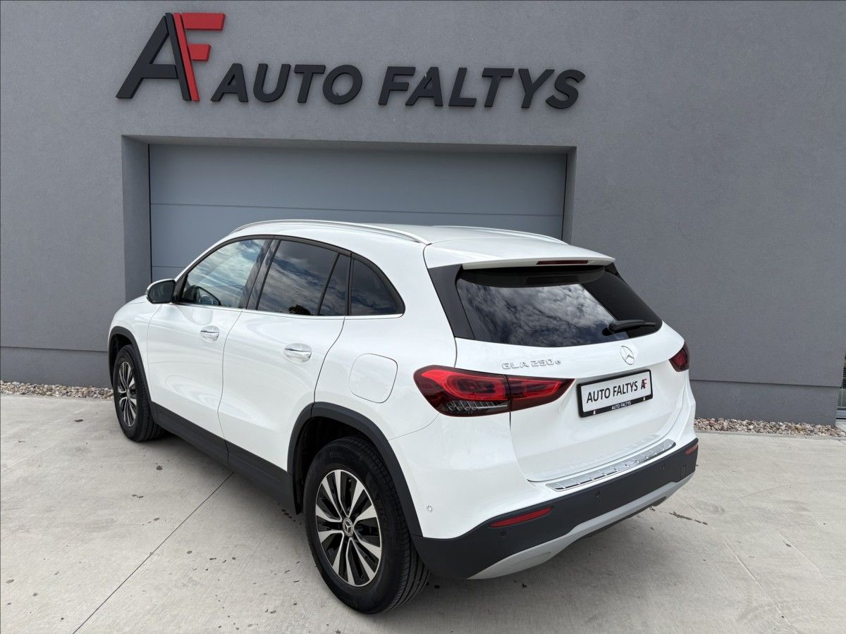 Mercedes-Benz GLA, 250 e EQ Plug- in Hybrid - fotka 5