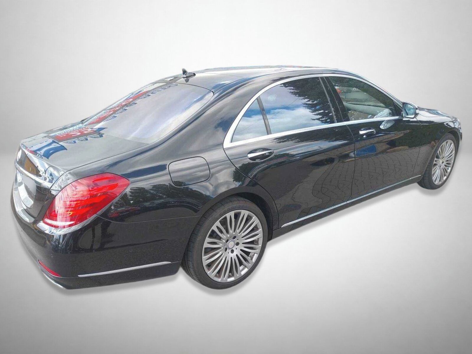 Mercedes-Benz Třídy S, 500 4MATIC - fotka 2