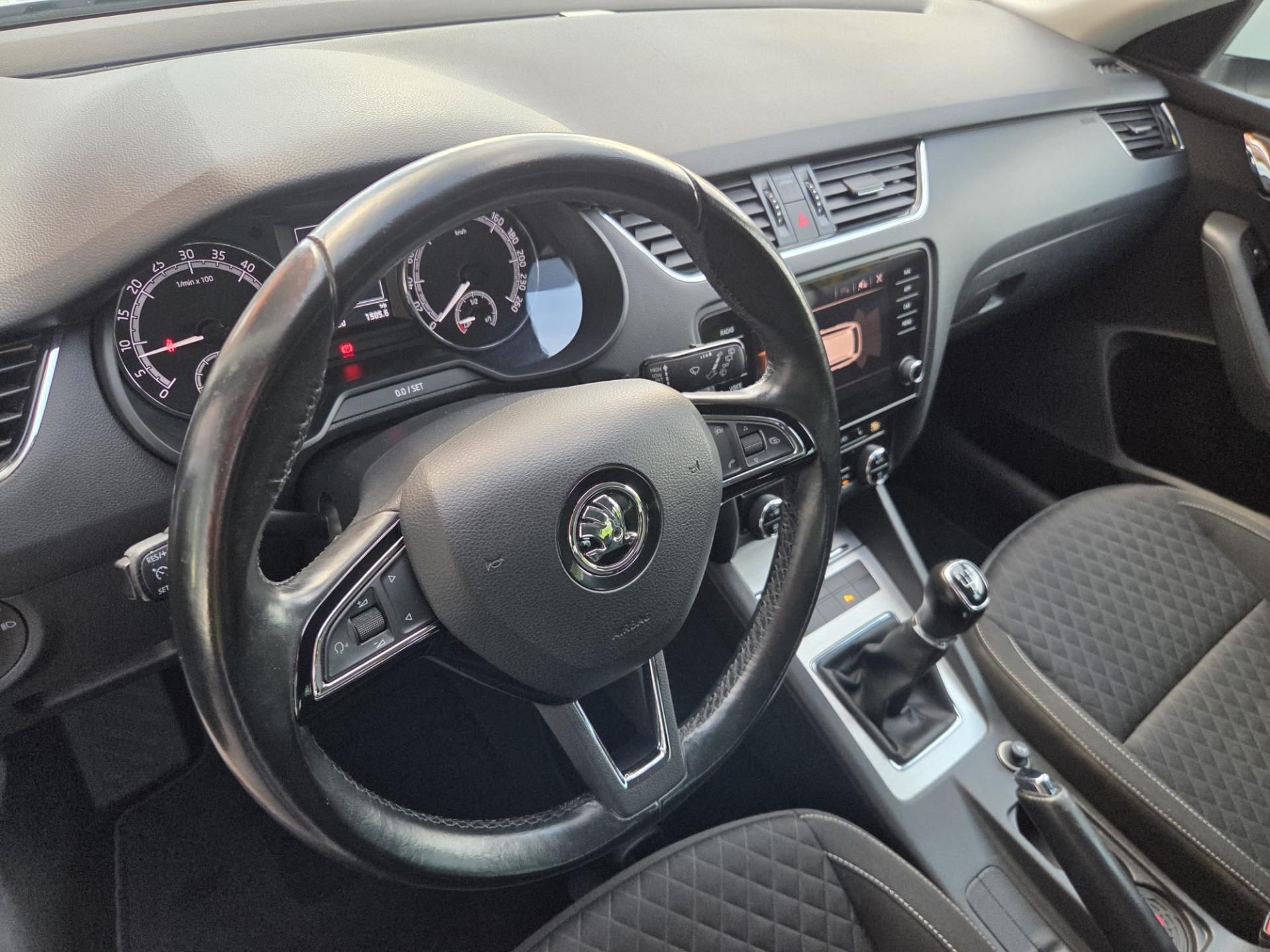 Škoda Octavia, 1.6 TDI SERVISNÍ KNÍŽKA - fotka 6