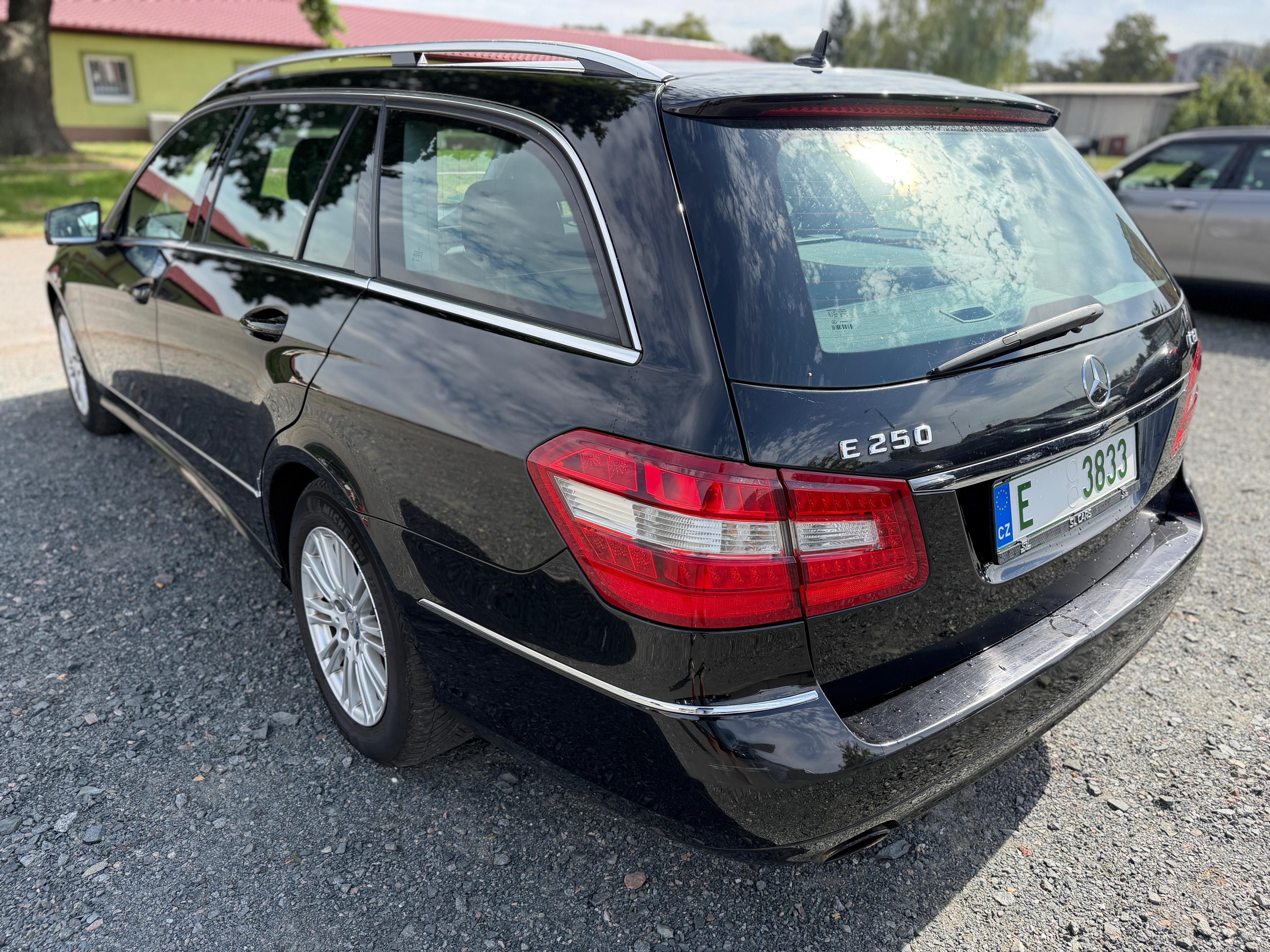 Mercedes-Benz Třídy E, 250 CGI 5G NAVIGACE SERVISKA - fotka 2