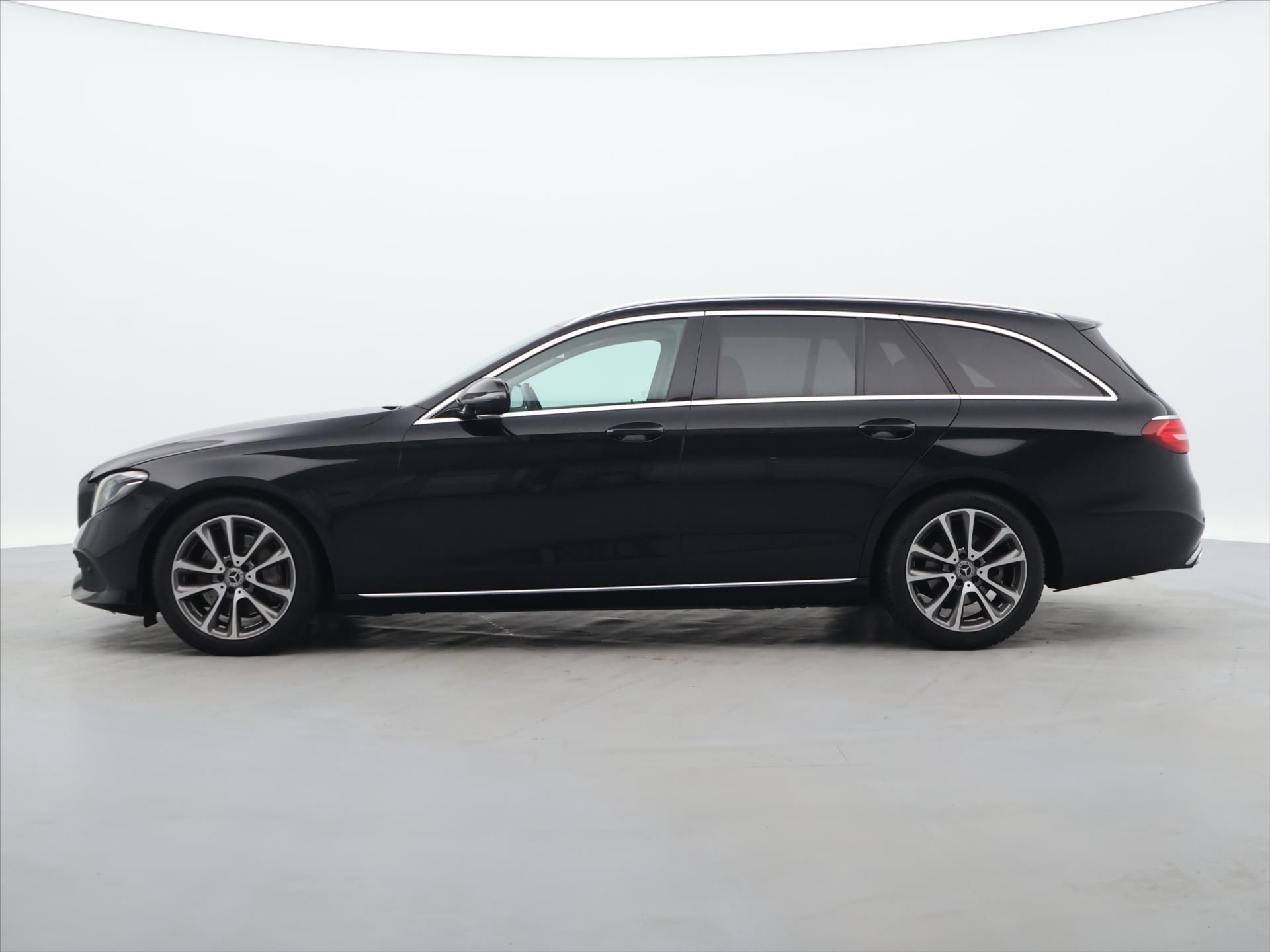 Mercedes-Benz Třídy E, 2,0 300d 180kW DPH 360° Aut. - fotka 4
