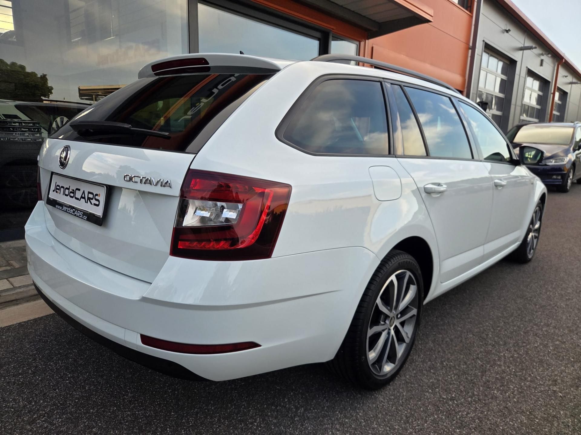 Škoda Octavia, 1.6 TDI SERVISNÍ KNÍŽKA - fotka 2