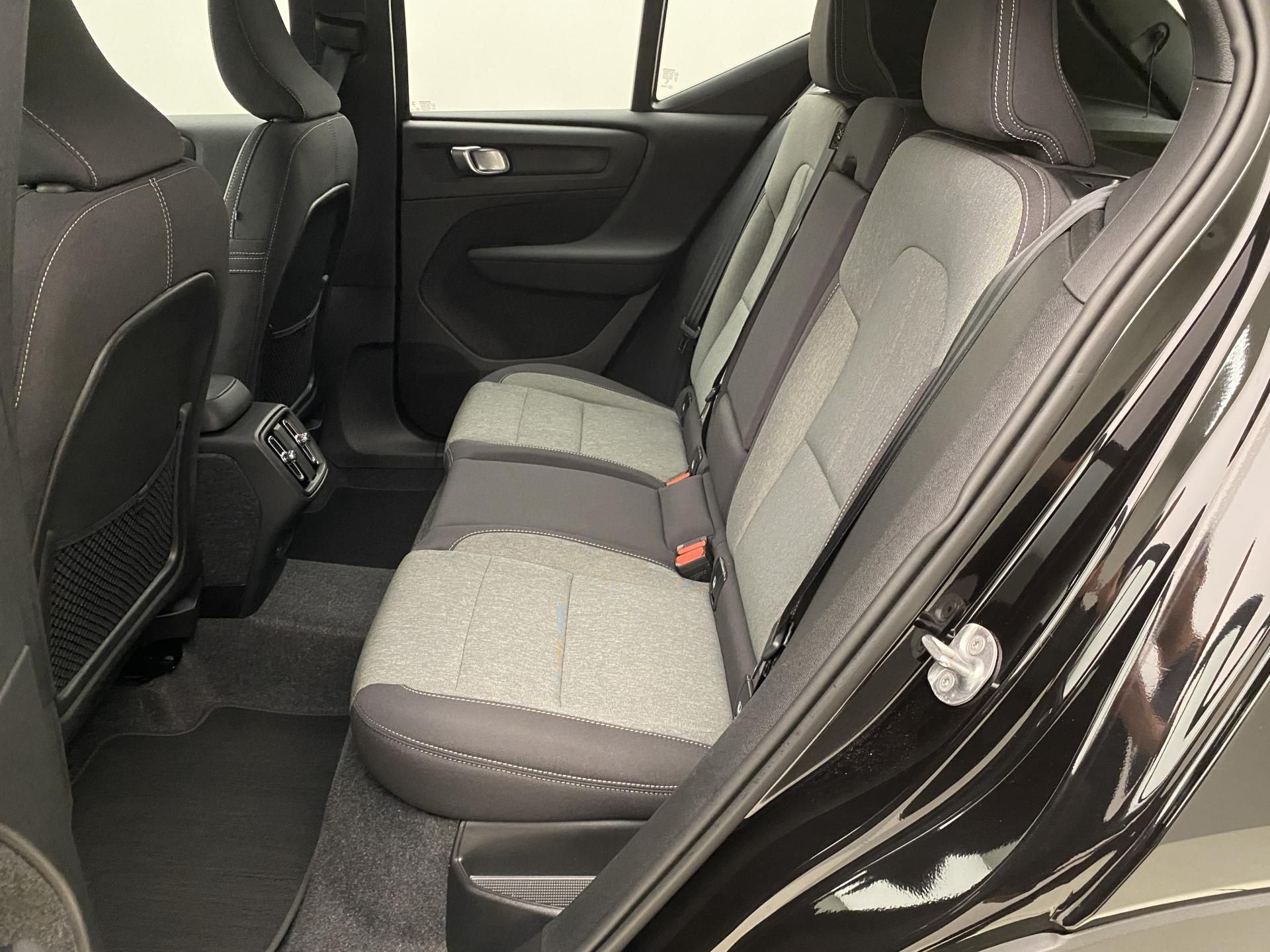 Volvo XC40, B3 AUT DARK PLUS - fotka 6