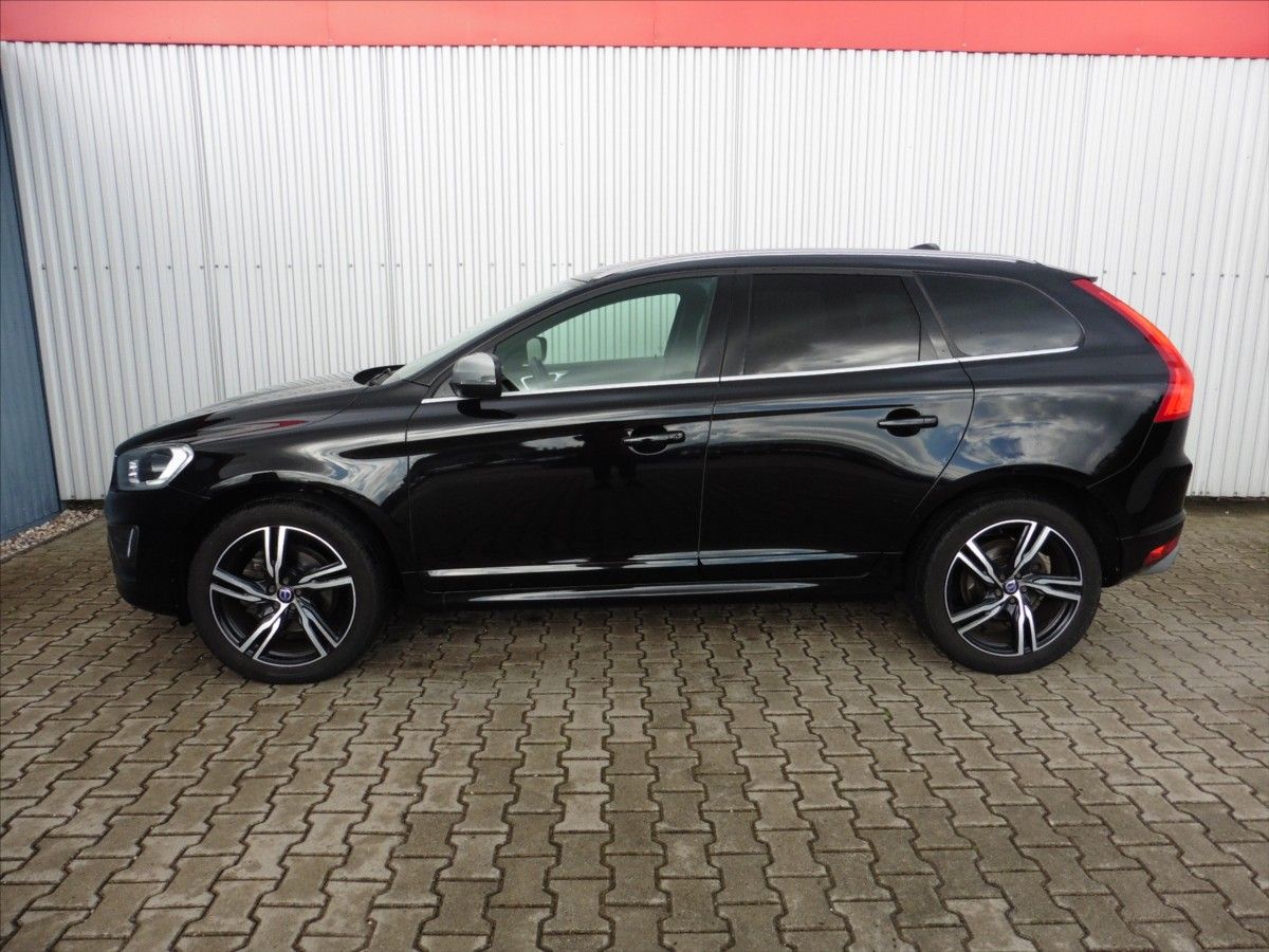 Volvo XC60, 2.4 D5 R-Design AWD M/T Navi - fotka 5