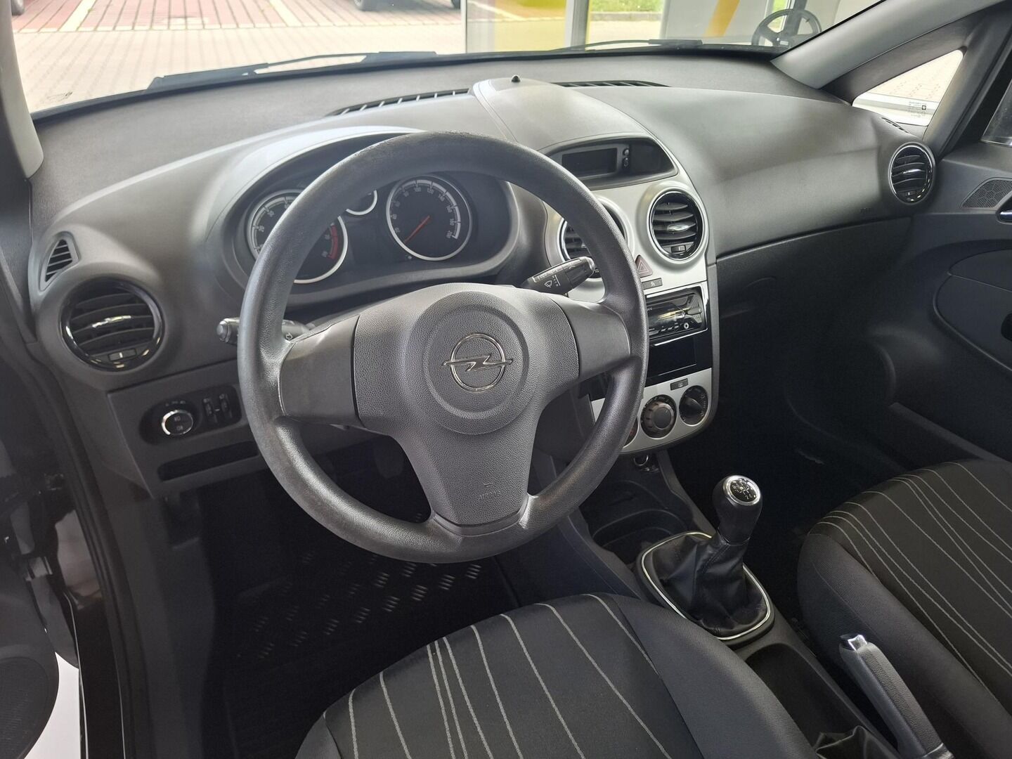 Opel Corsa, 1.2i 63KW 2011 - fotka 6