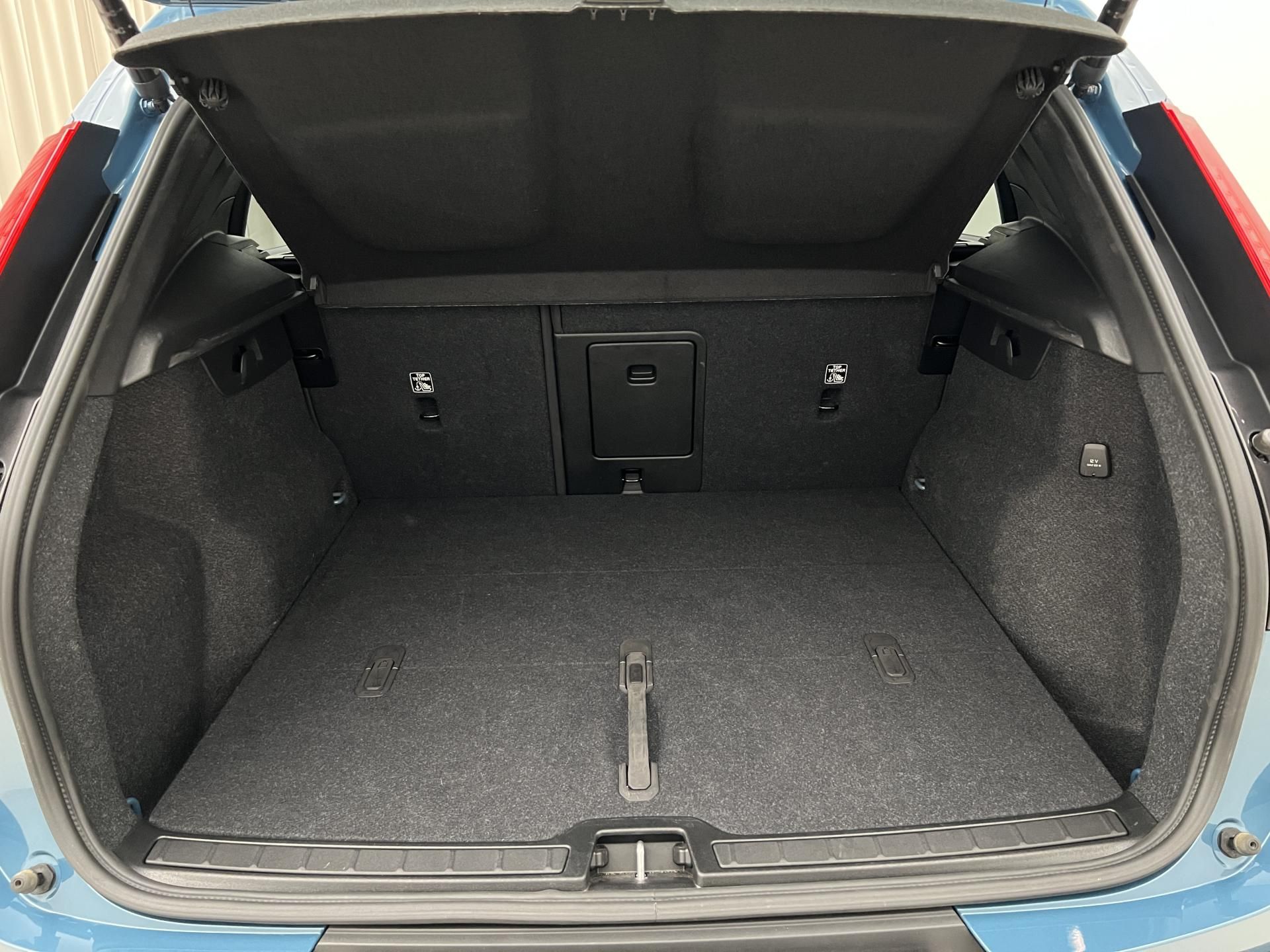 Volvo XC40, B3 DARK PLUS AUT CZ 1. maj. - fotka 5