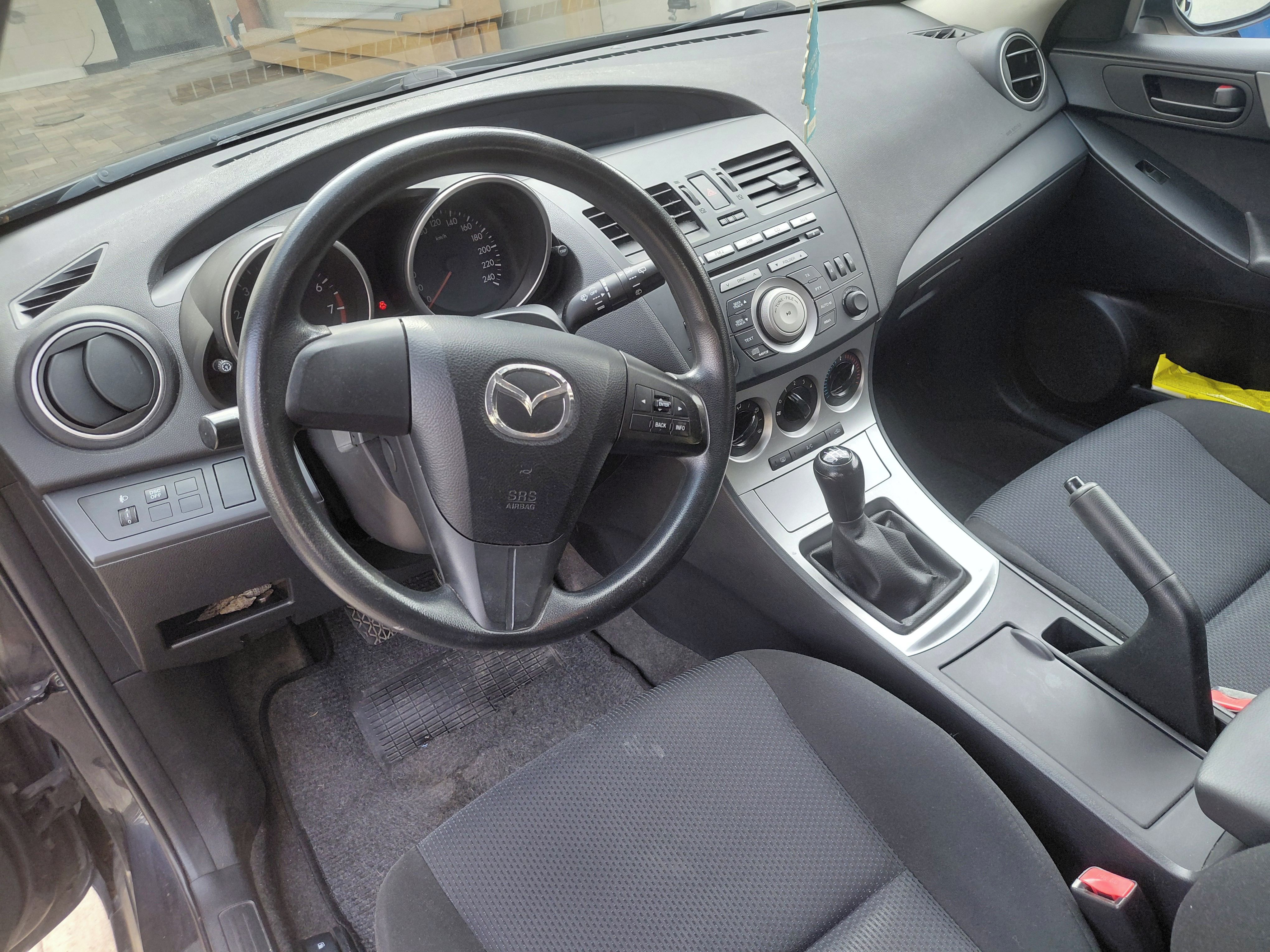 Mazda 3, 1.6 benzín, 77 kW, r. 2010 - fotka 6