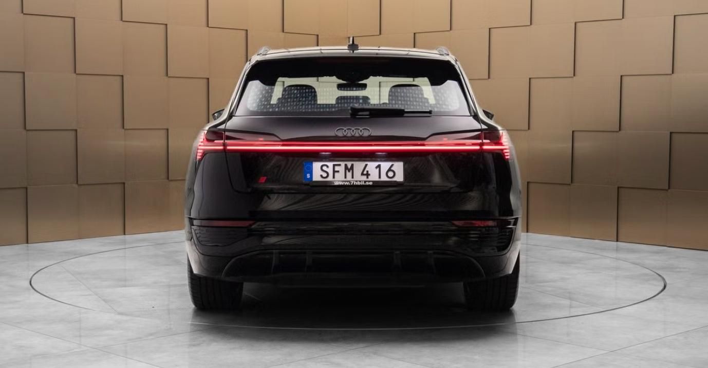 Audi Q8 e-tron, 55 Q Kam Vzduch HuD BLIS - fotka 4