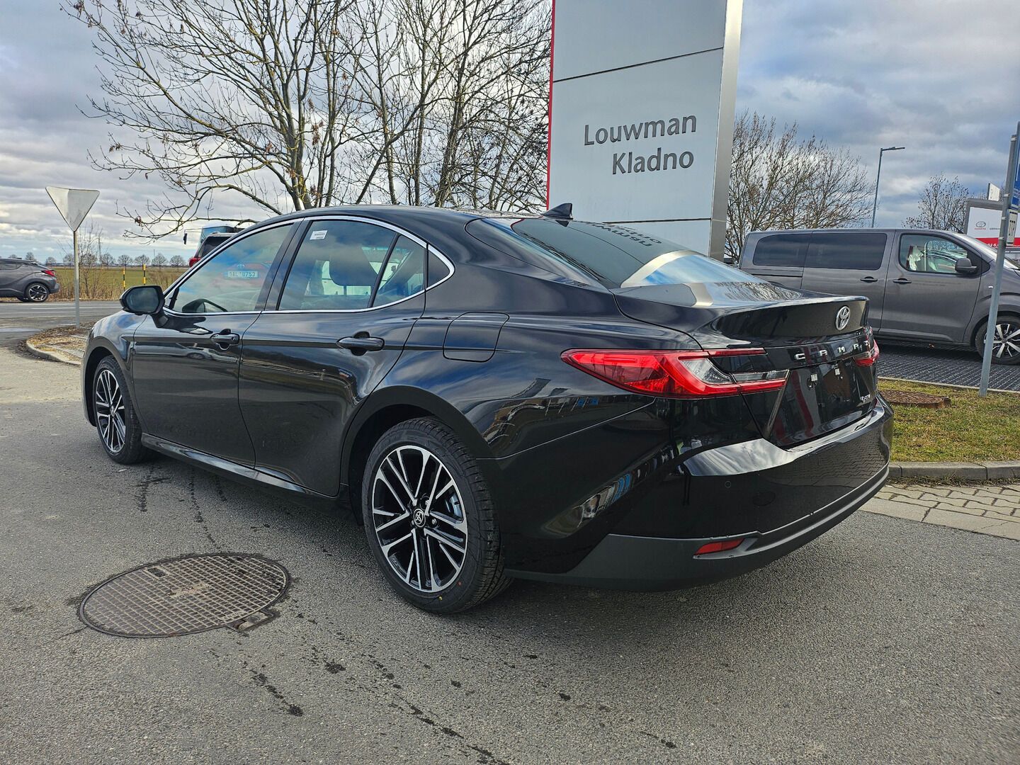 Toyota Camry, 2.5 HEV Executive - fotka 2