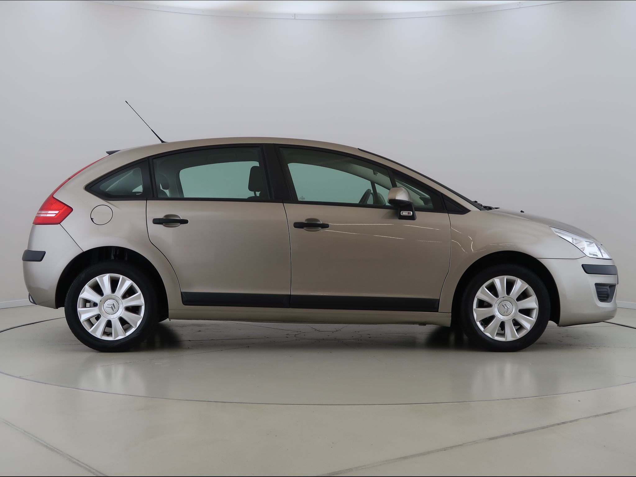 Citroën C4, 1.4i,65KW,Klimatizace,CZ - fotka 4