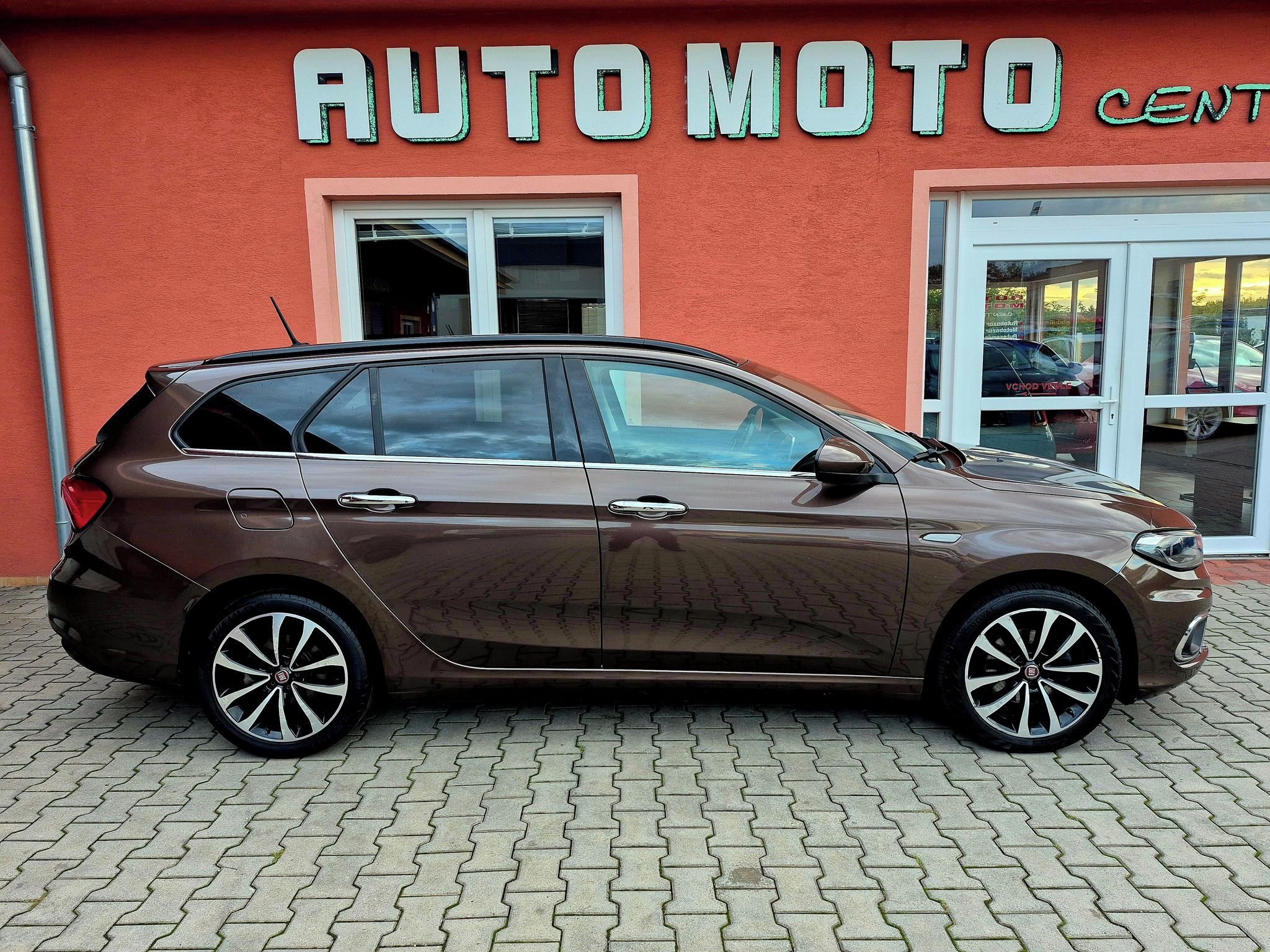 Fiat Tipo, 1.6 JTDM Lounge 88 kW TAŽNÉ - fotka 5