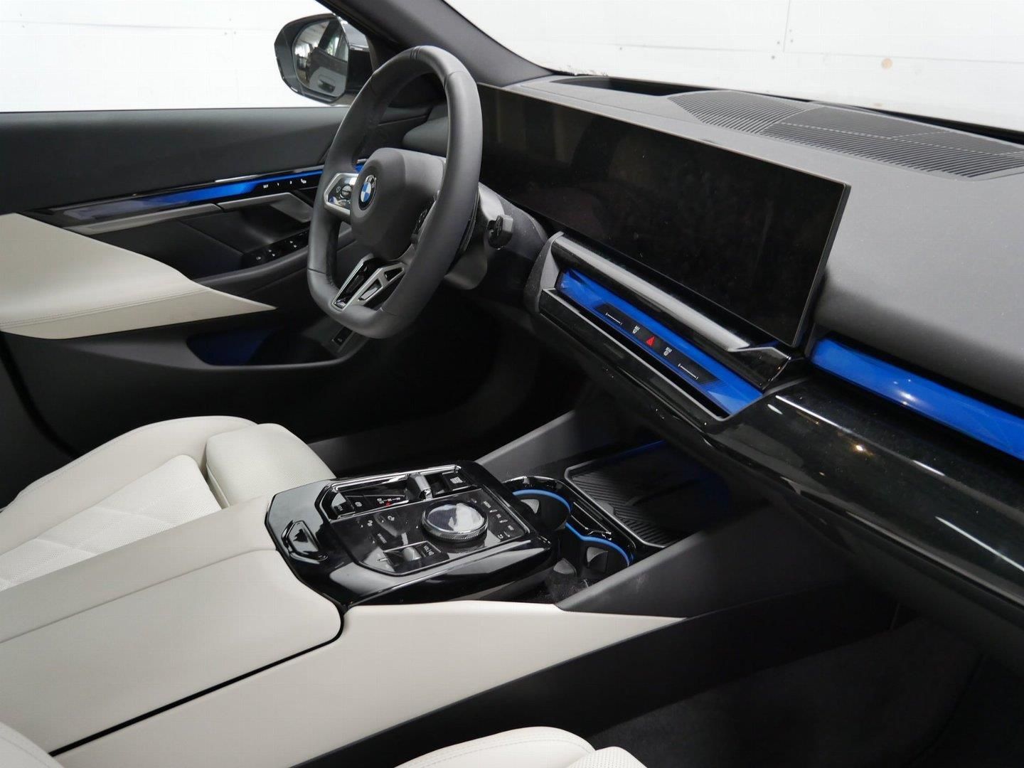 BMW Řada 5, 520d xDrive Touring Tažné - fotka 5