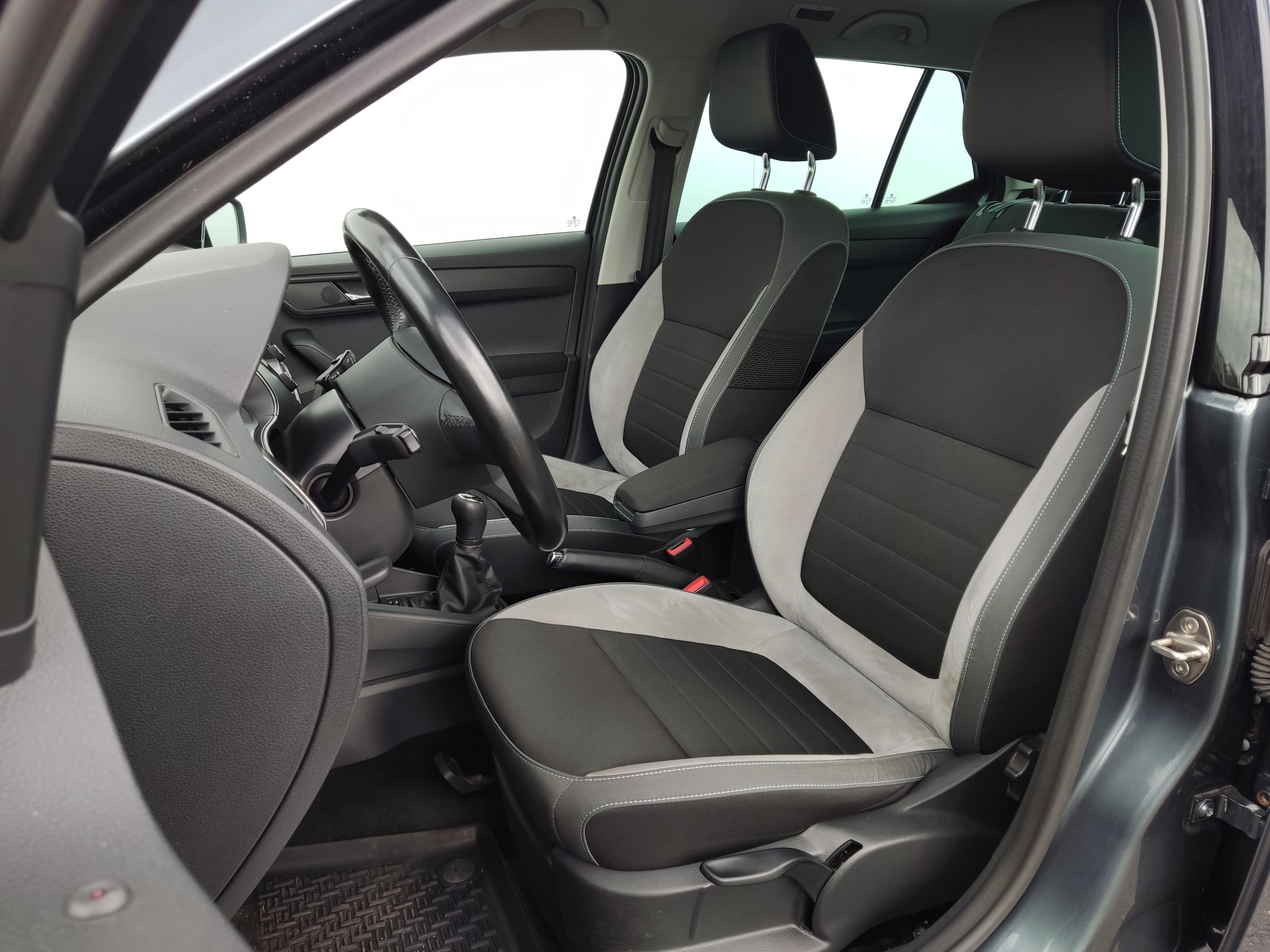 Škoda Fabia, 1.2 TSI 66 kW Joy - fotka 6