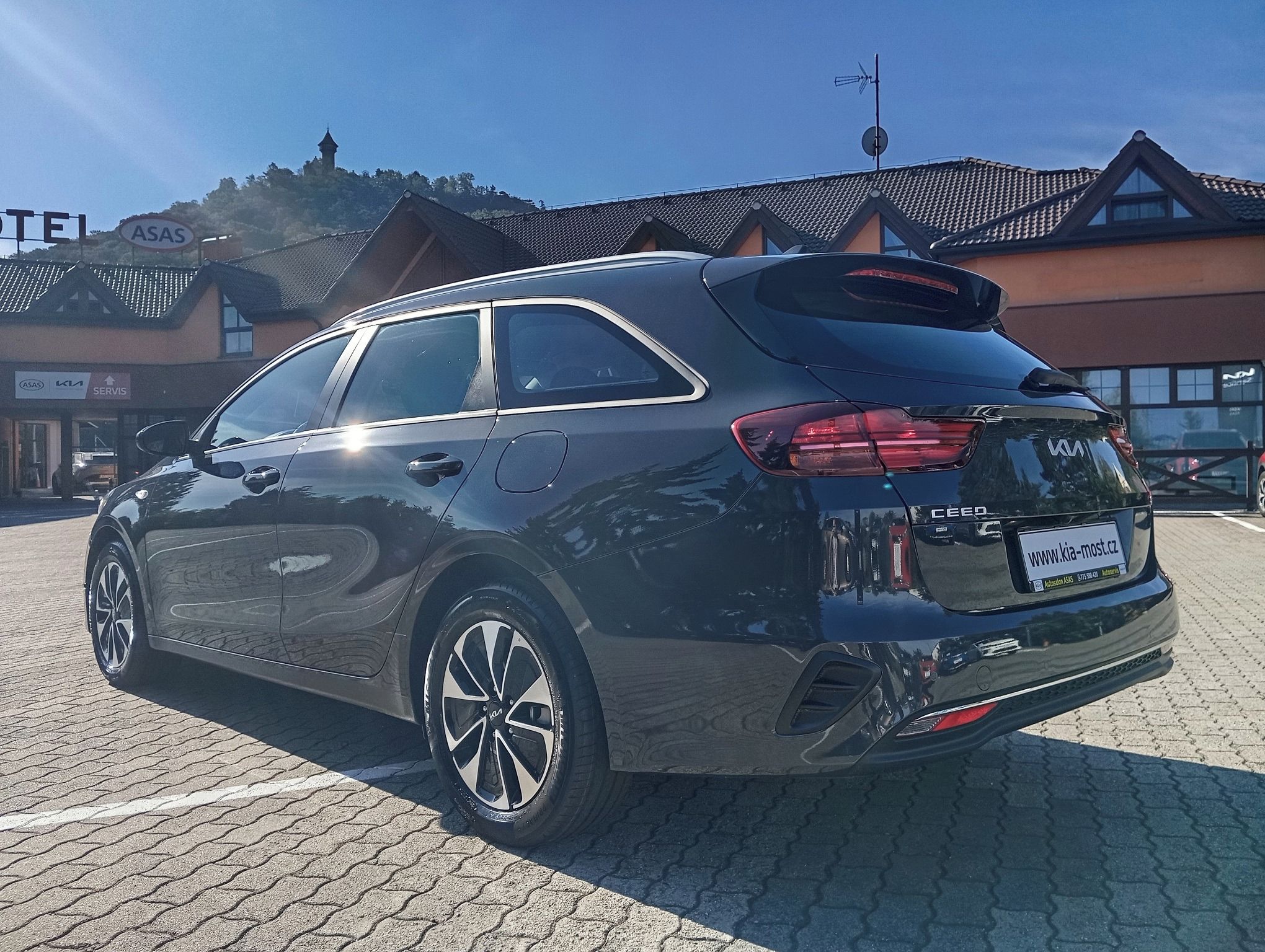 Kia Cee´d SW, 1.5 T-GDi 7DCT SPIN - fotka 6