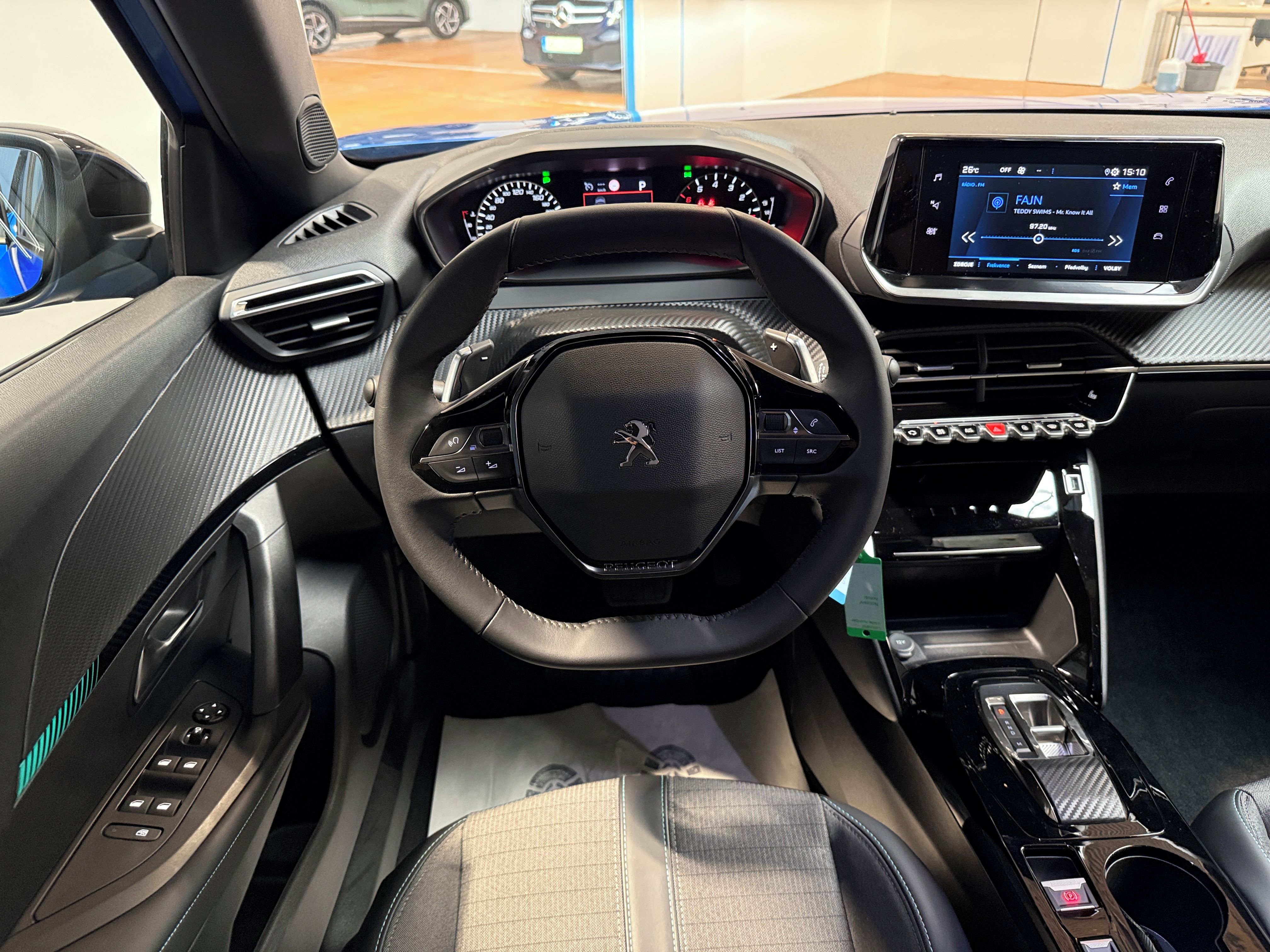 Peugeot 2008, ALLURE 1.2 PureTech 130 S&S EA - fotka 6