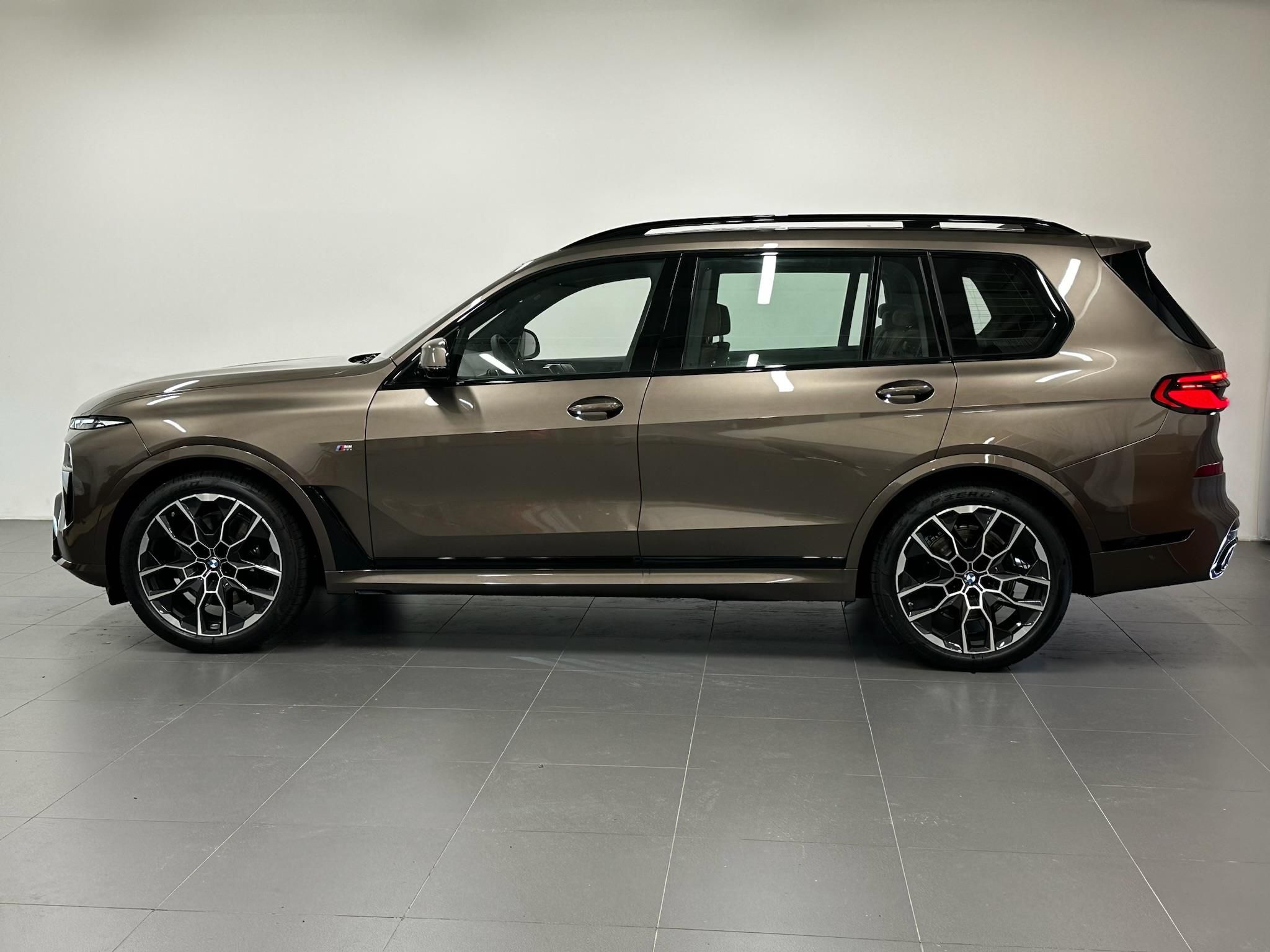 BMW X7, X7 xDrive40d - fotka 2