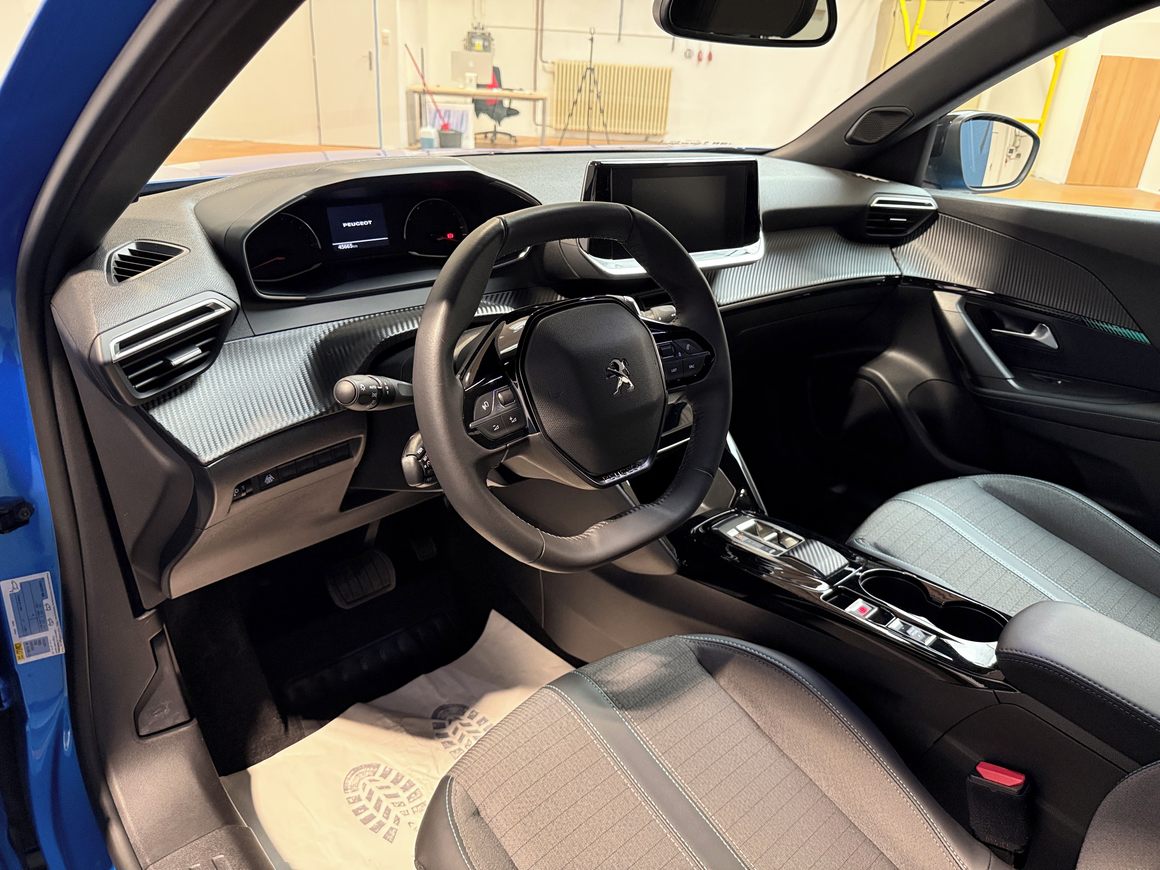Peugeot 2008, ALLURE 1.2 PureTech 130 S&S EA - fotka 5