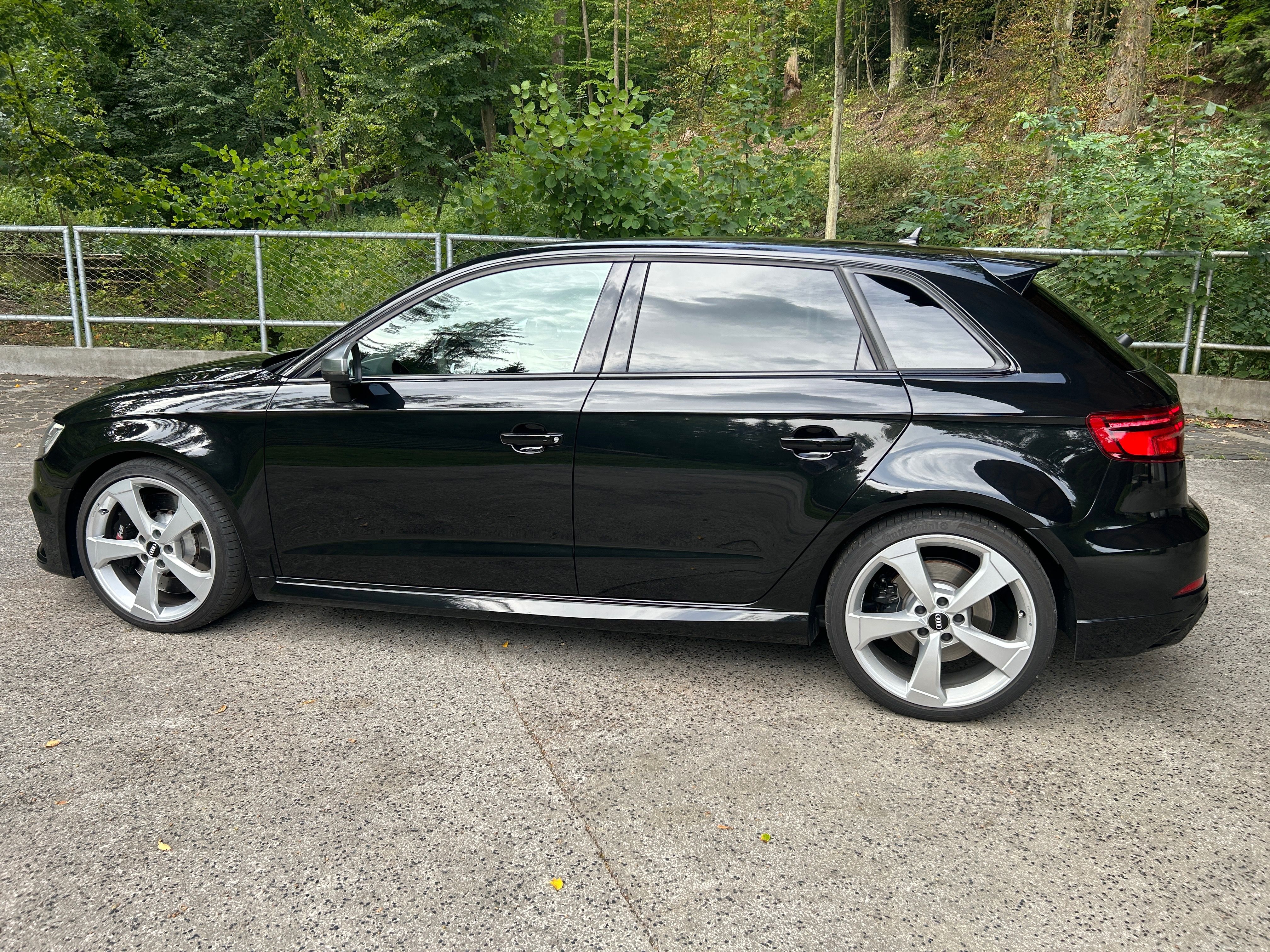Audi RS3, Nehavarovane,Top.69tisic km - fotka 5
