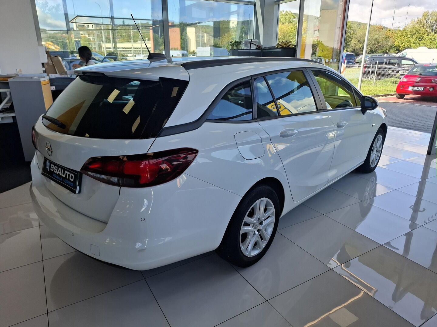 Opel Astra, 1.4i 74KW 2018 - fotka 4