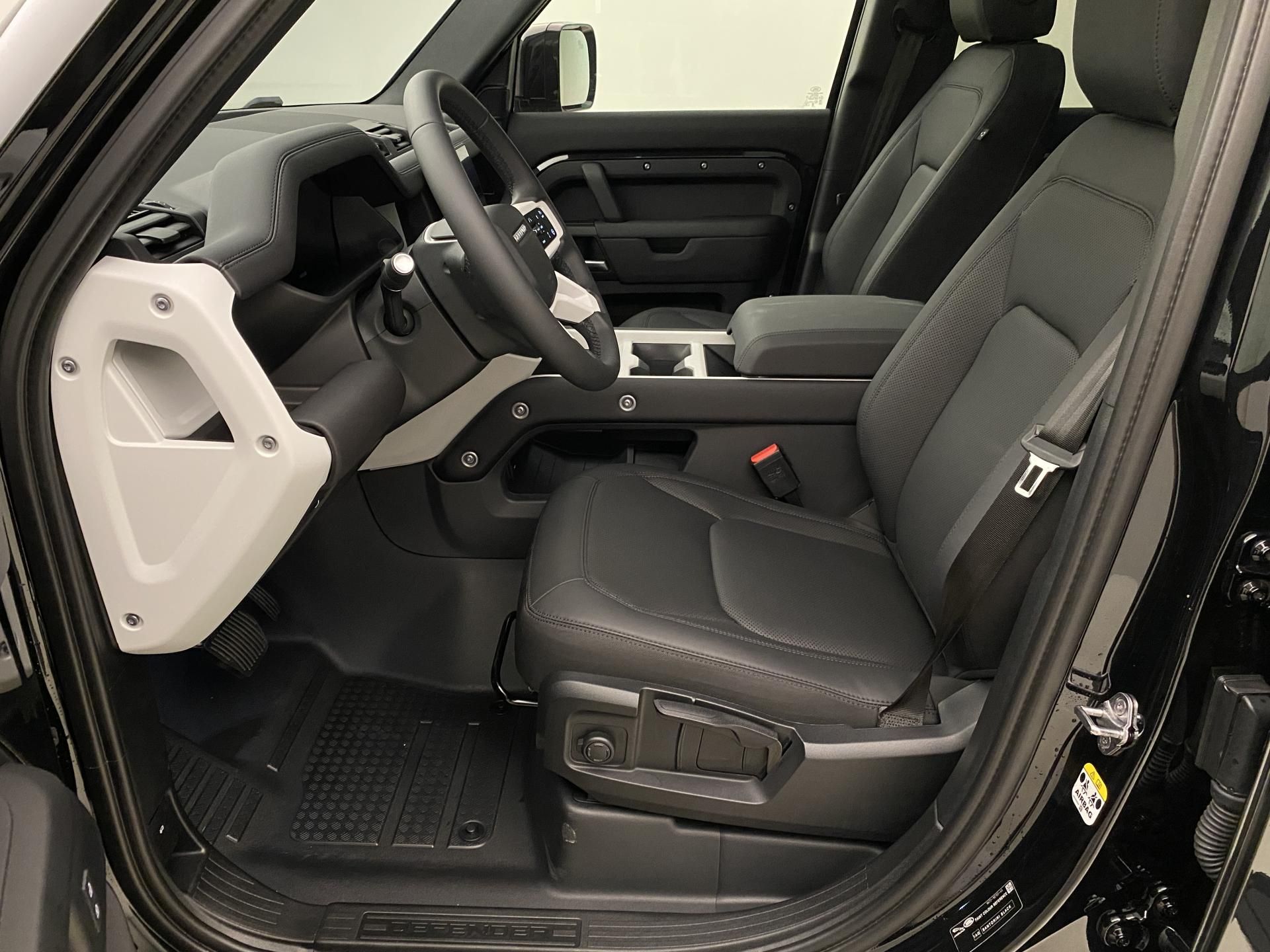 Land Rover Defender, 110 D200 S AWD AUT REZERVACE - fotka 3