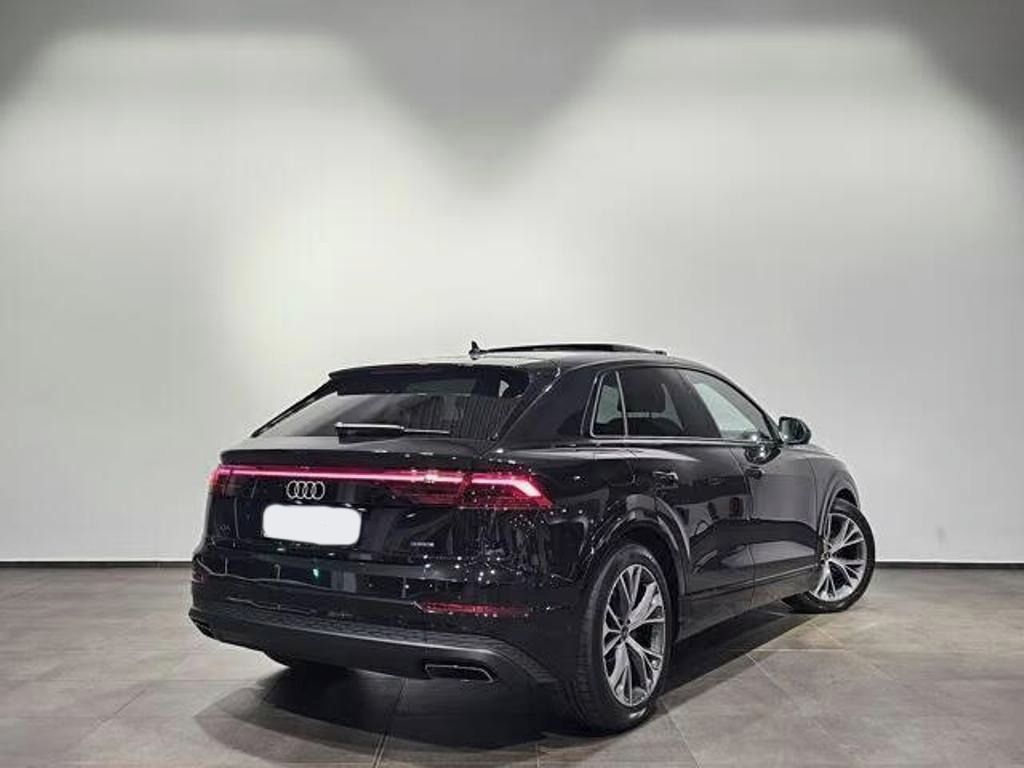 Audi Q8, 55 TFSI e quattro S Line Black - fotka 4