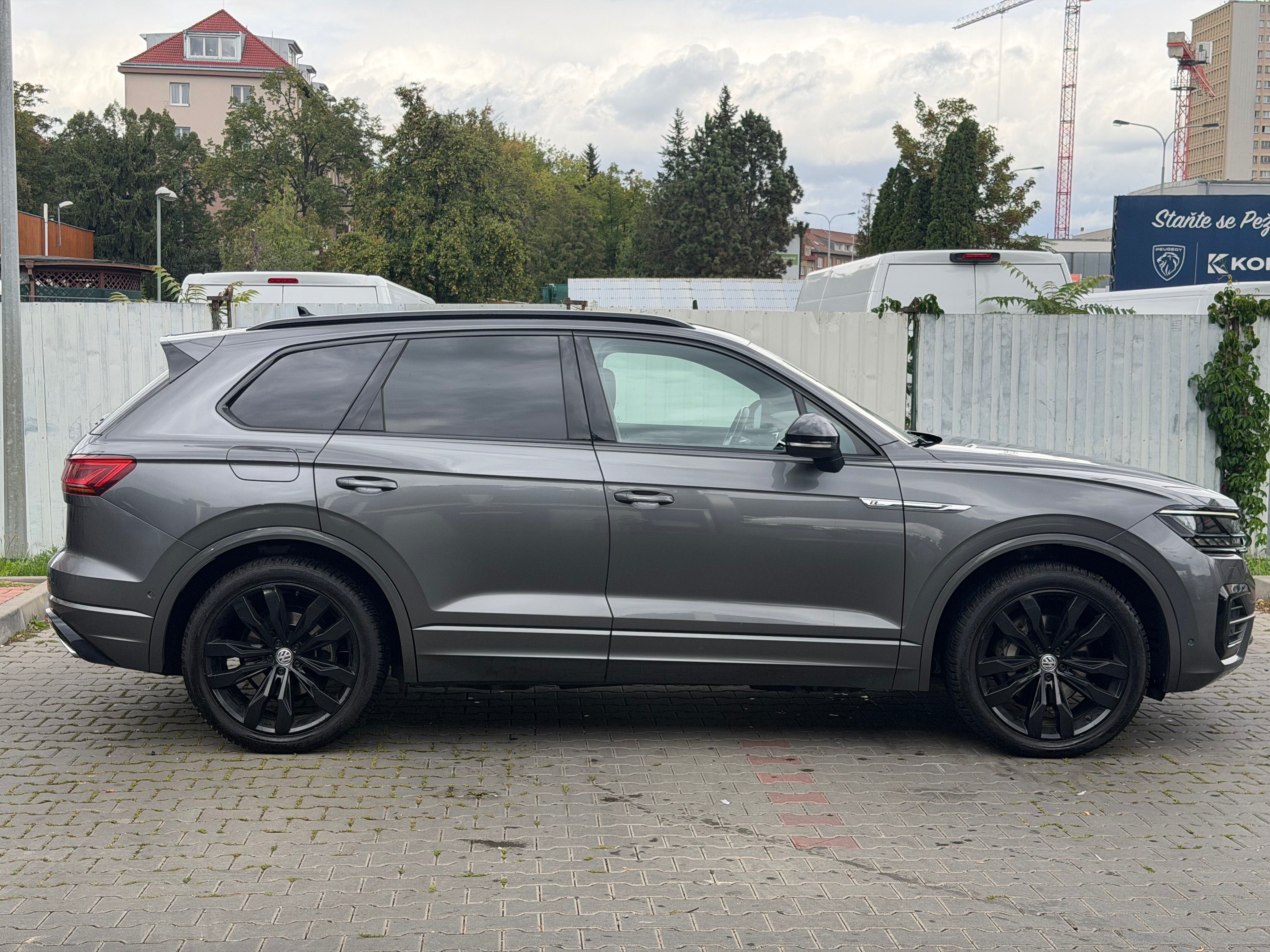 Volkswagen Touareg, R line 3.0 210kW CZ vzduch taž - fotka 4