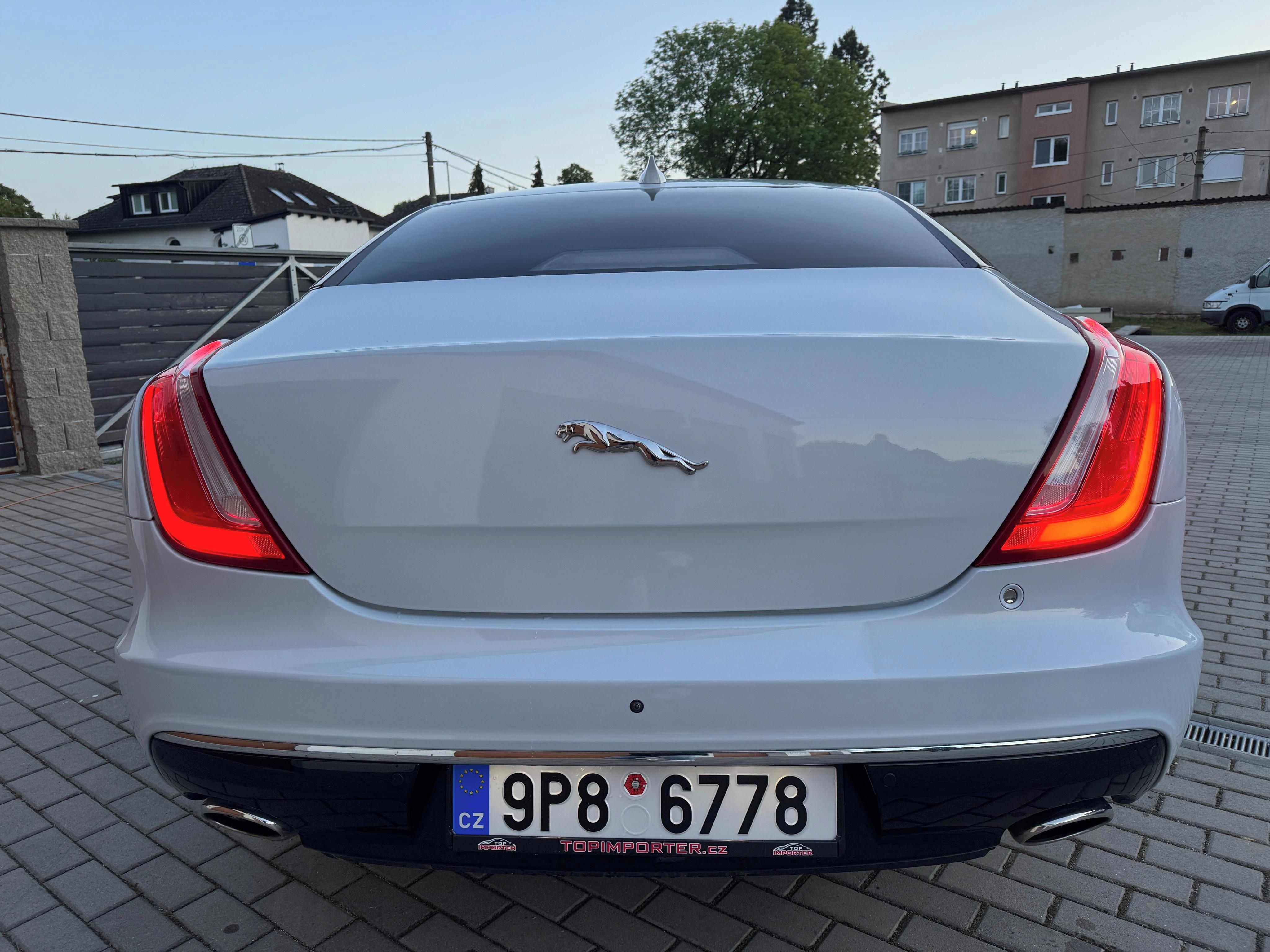 Jaguar XJ - fotka 6