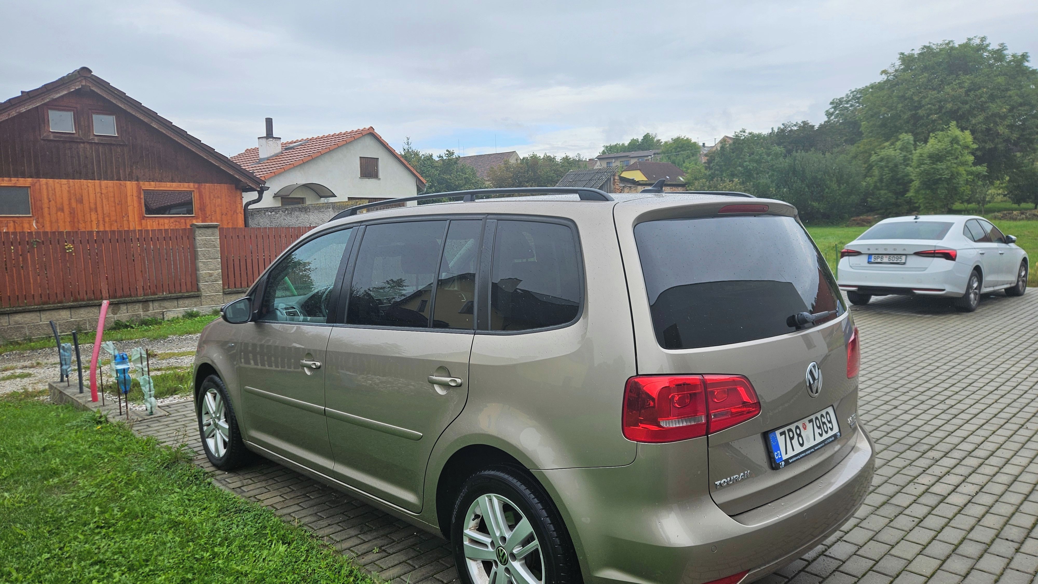 Volkswagen Touran, 2.0TDi 103kW Manuál motor CFHC - fotka 3