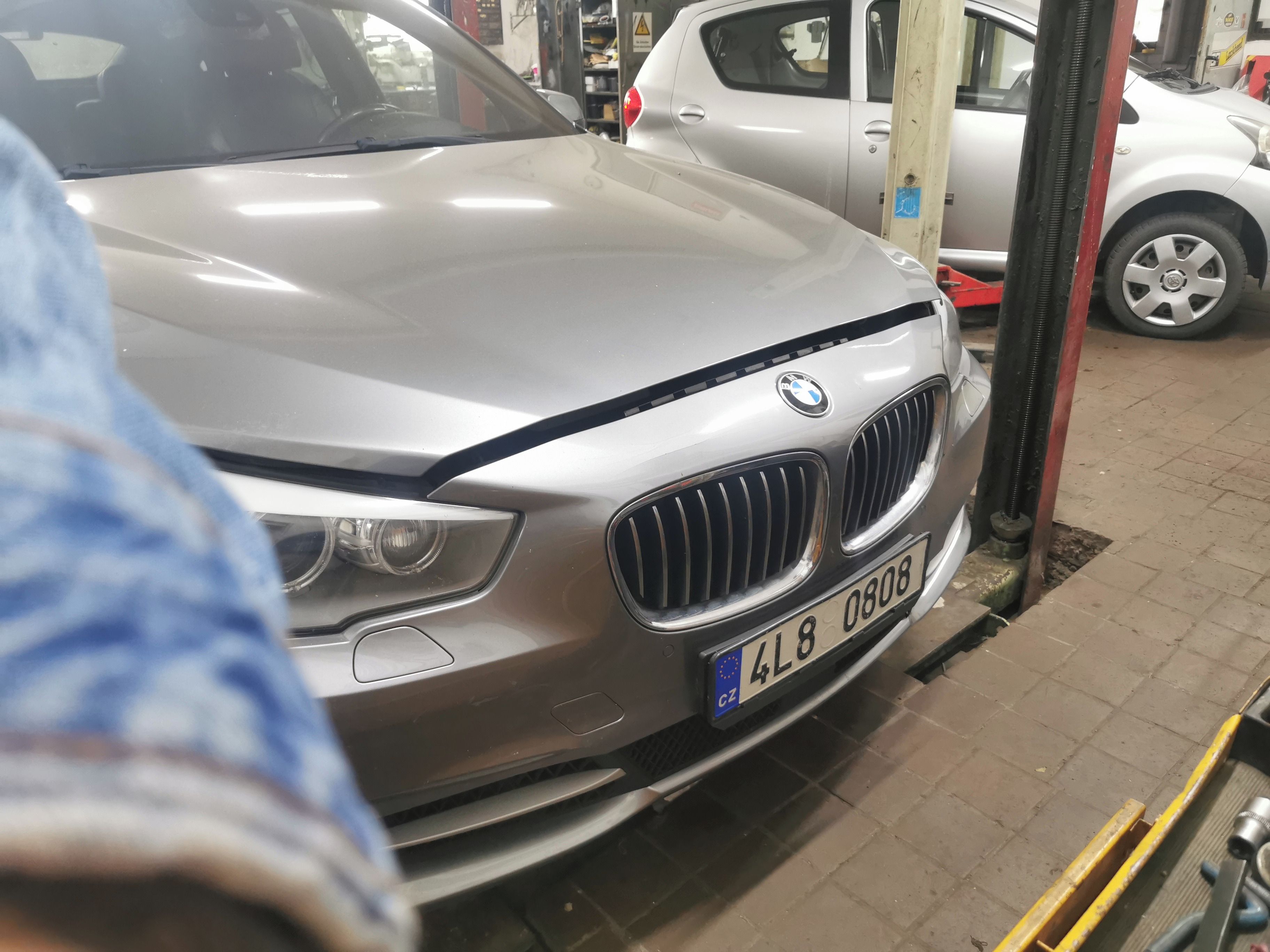 BMW Řada 5, 530d GT xDrive, vadný motor - fotka 4