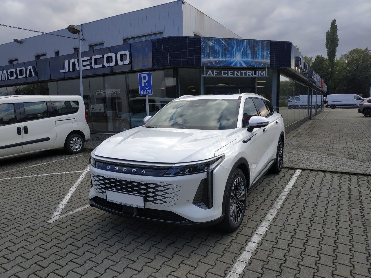 Omoda 9, 1.5 Premium,PHEV,AT, SKLADEM