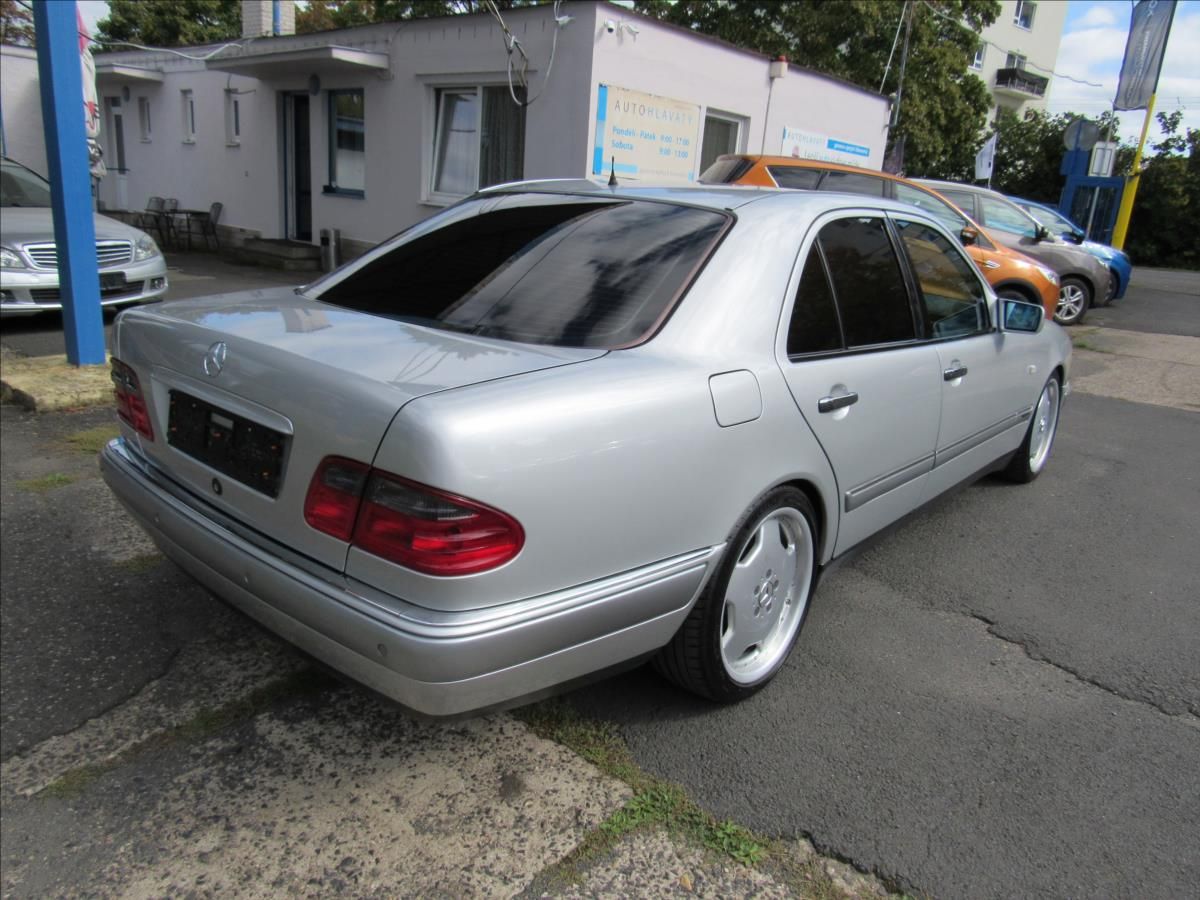 Mercedes-Benz Třídy E, 3,2 E 320 Elegance Automat - fotka 6