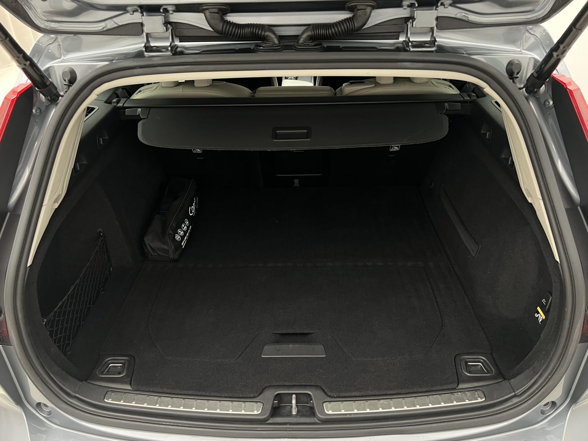 Volvo V60, D4 MOMENTUM AUT - fotka 5