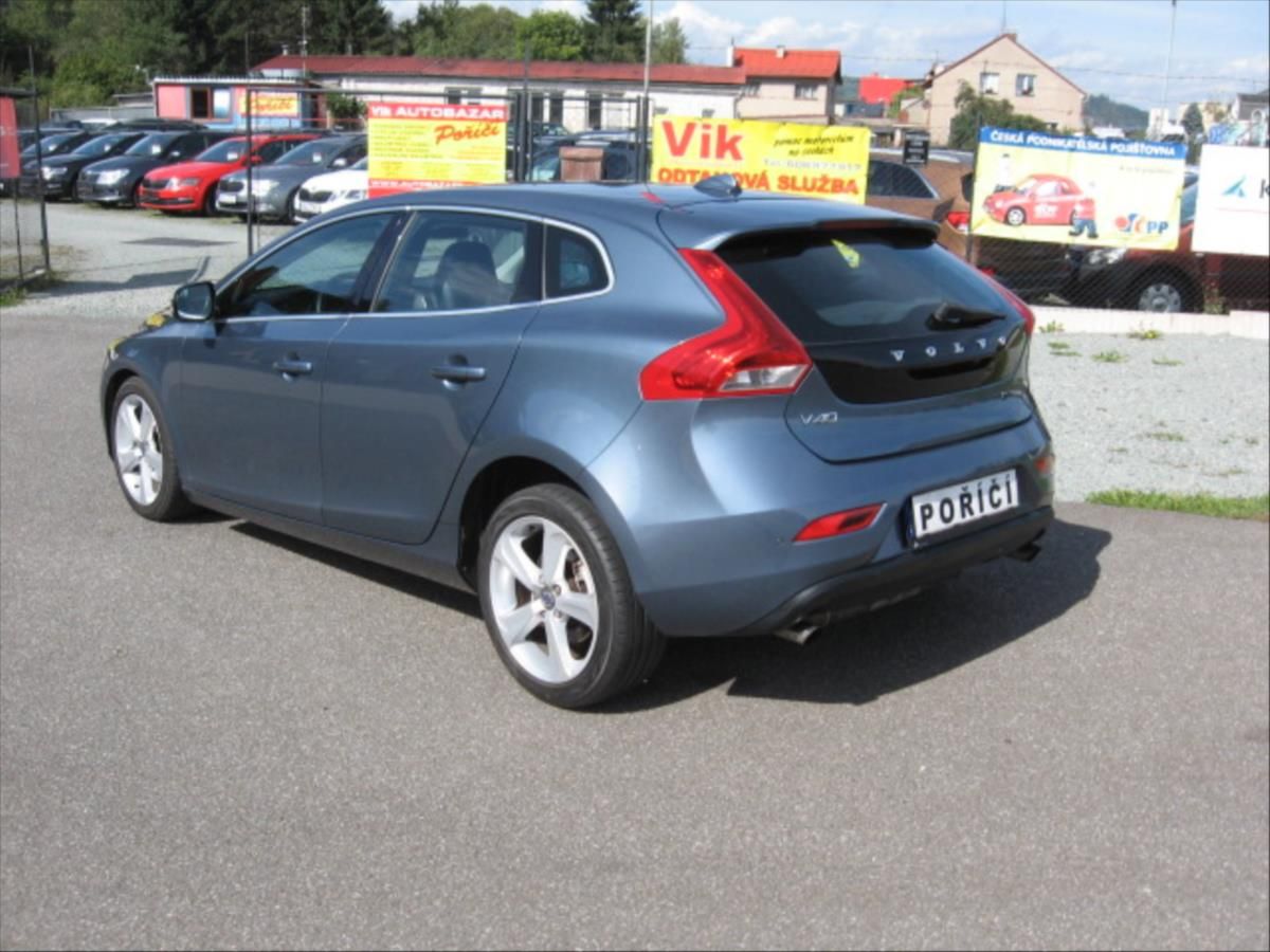 Volvo V40, 1,6 Manuál kW 110 - fotka 5