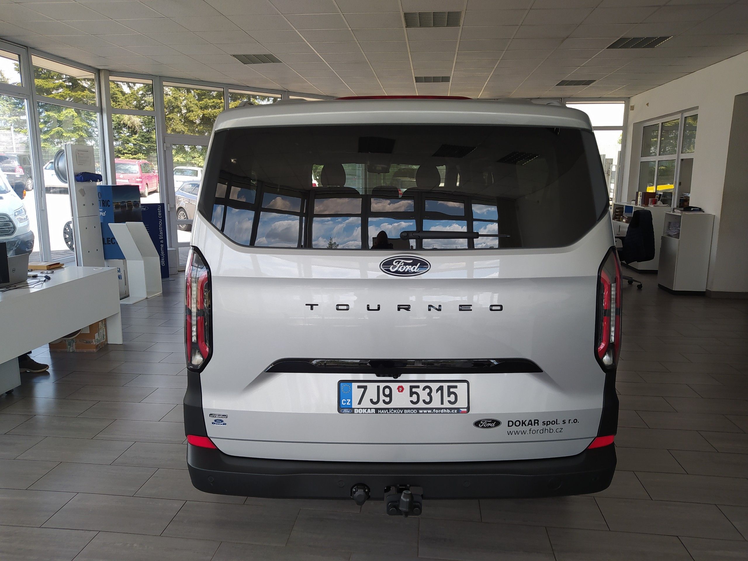 Ford Tourneo Custom, 2,5 Duratec PHEV 171kW L2 Tita - fotka 4