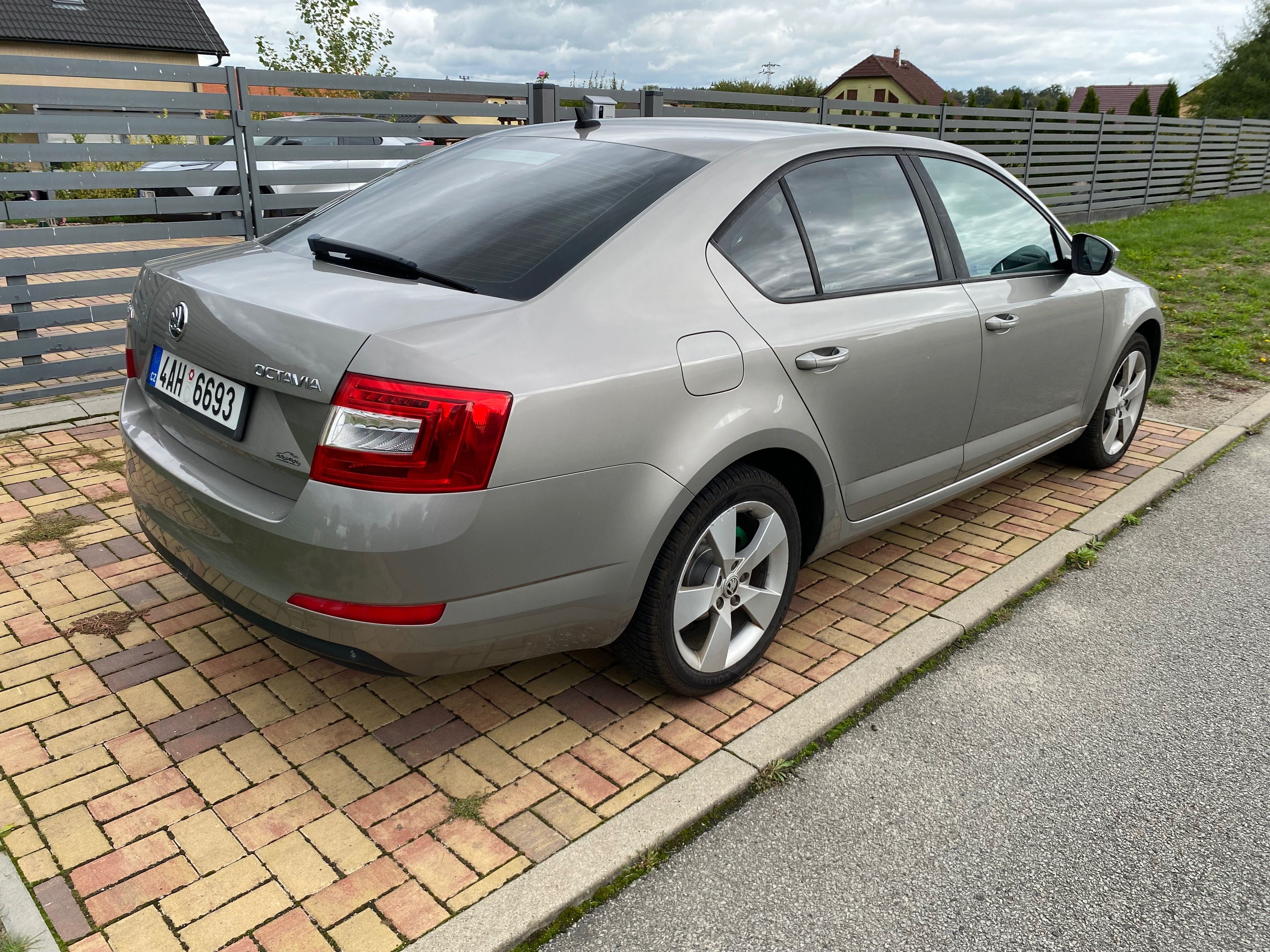 Škoda Octavia, 1,6Tdi 77Kw,elegance,CZ,2maj. - fotka 2