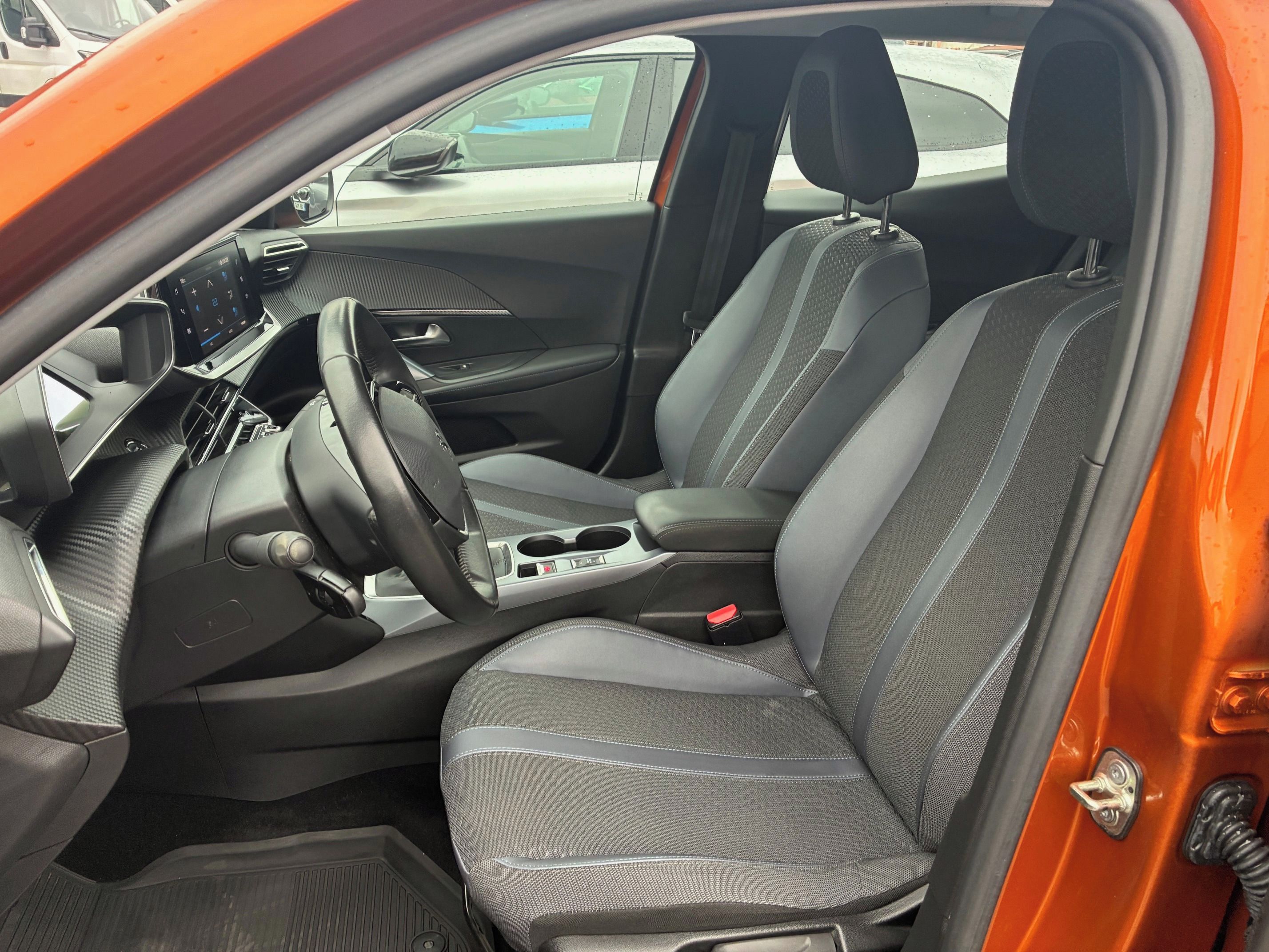 Peugeot 2008, 1,5 BlueHDi Allure 100k MAN6 - fotka 6