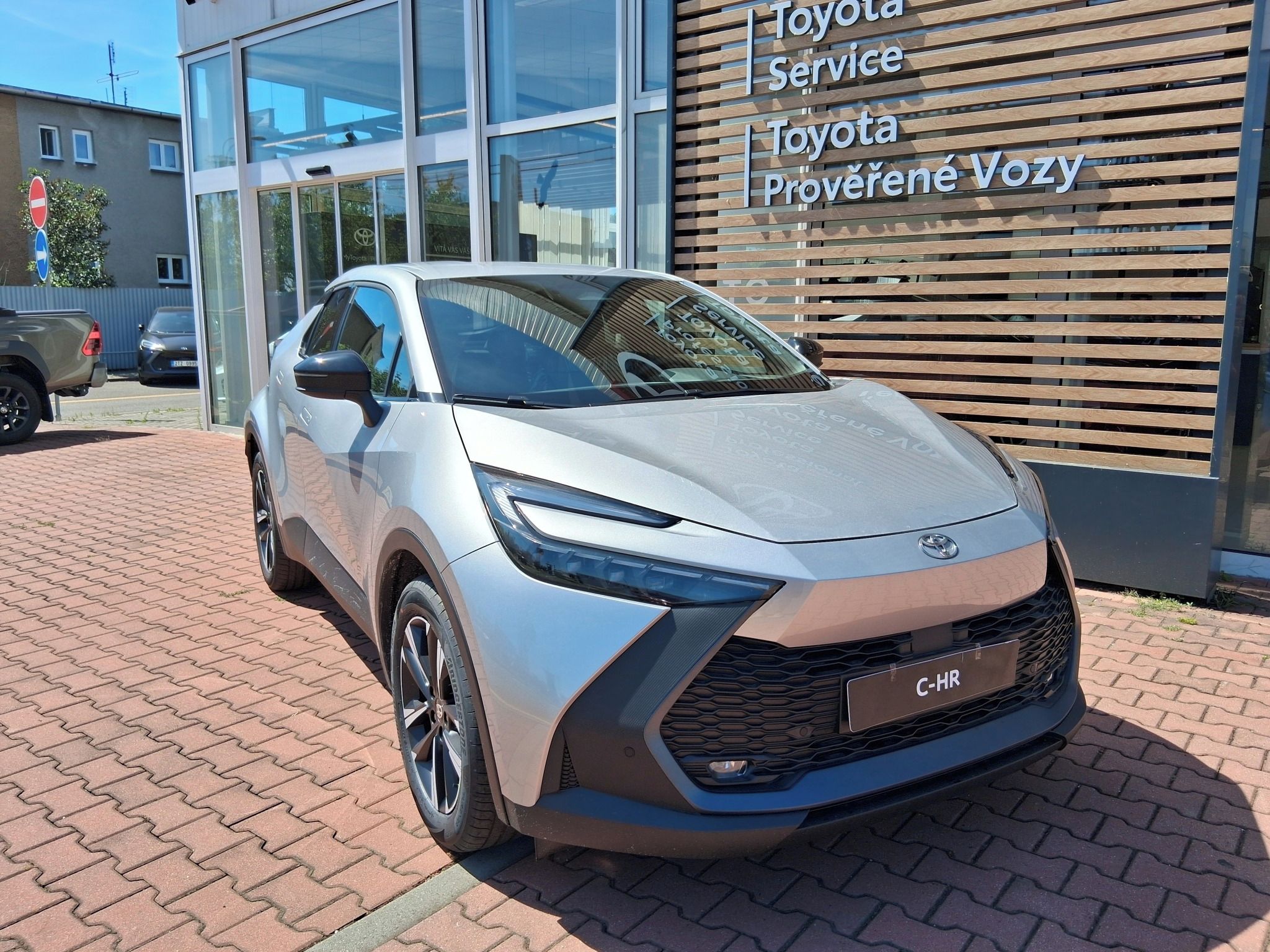 Toyota C-HR, C-HR stříbrná STYLE