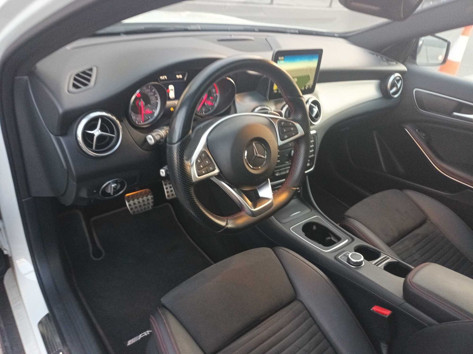 Mercedes-Benz GLA, 220 d, AMG line, Automat - fotka 3