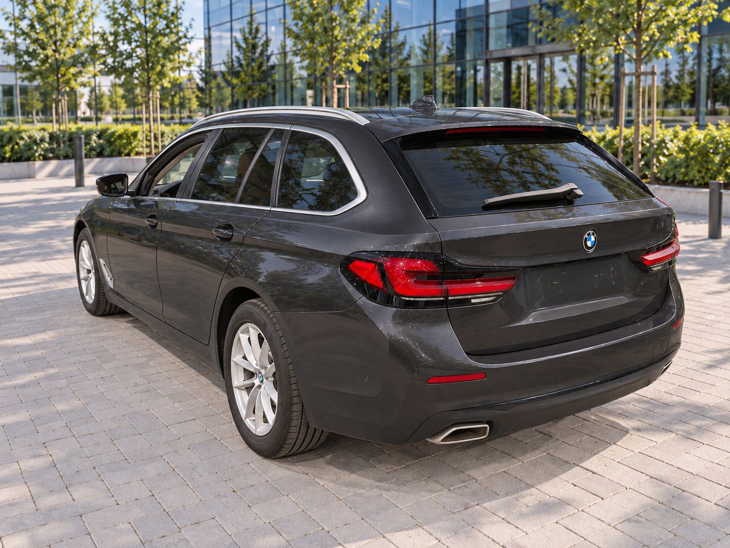 BMW Řada 5, 520i,kůže,LED,automat,DPH - fotka 4