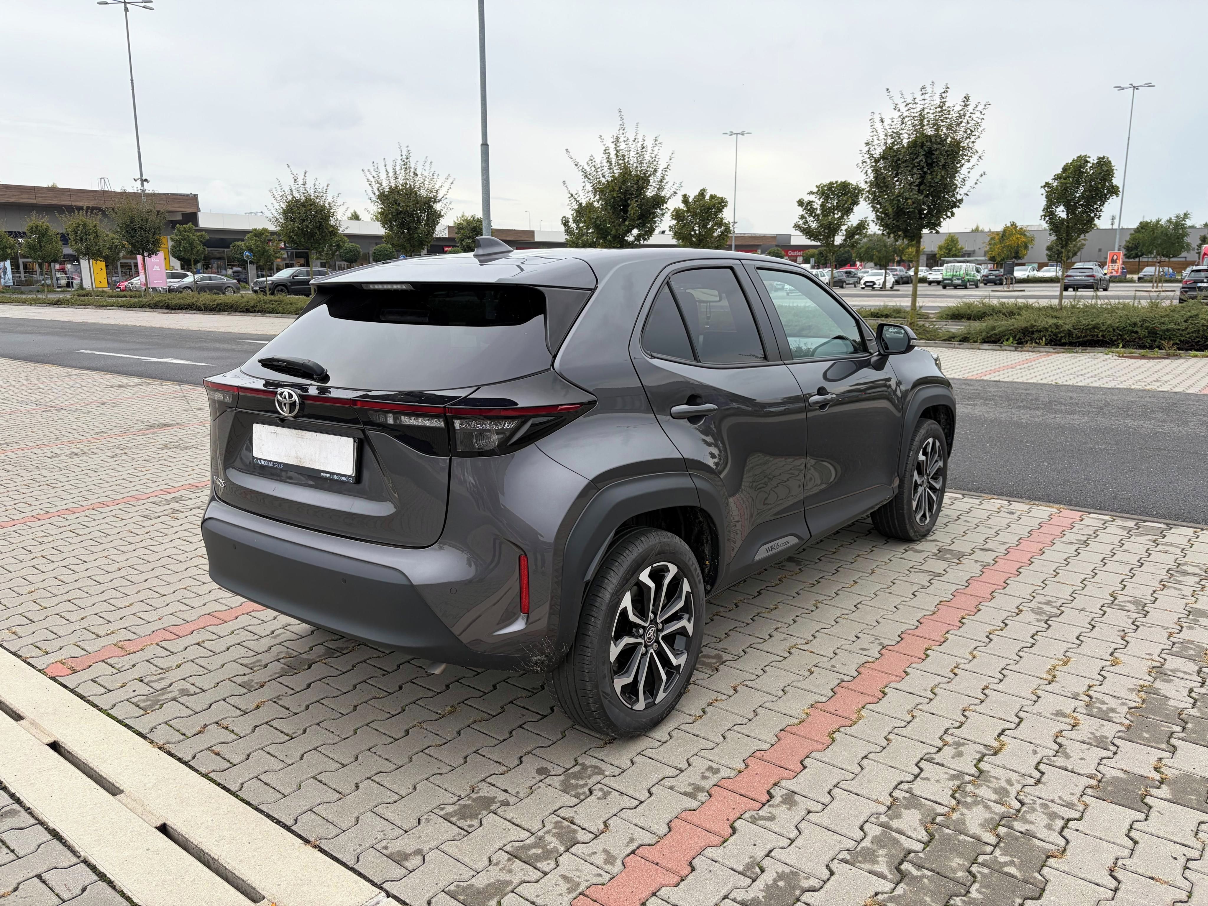 Toyota Yaris Cross, 1.5 VVTi ČR 1.maj. automat - fotka 3