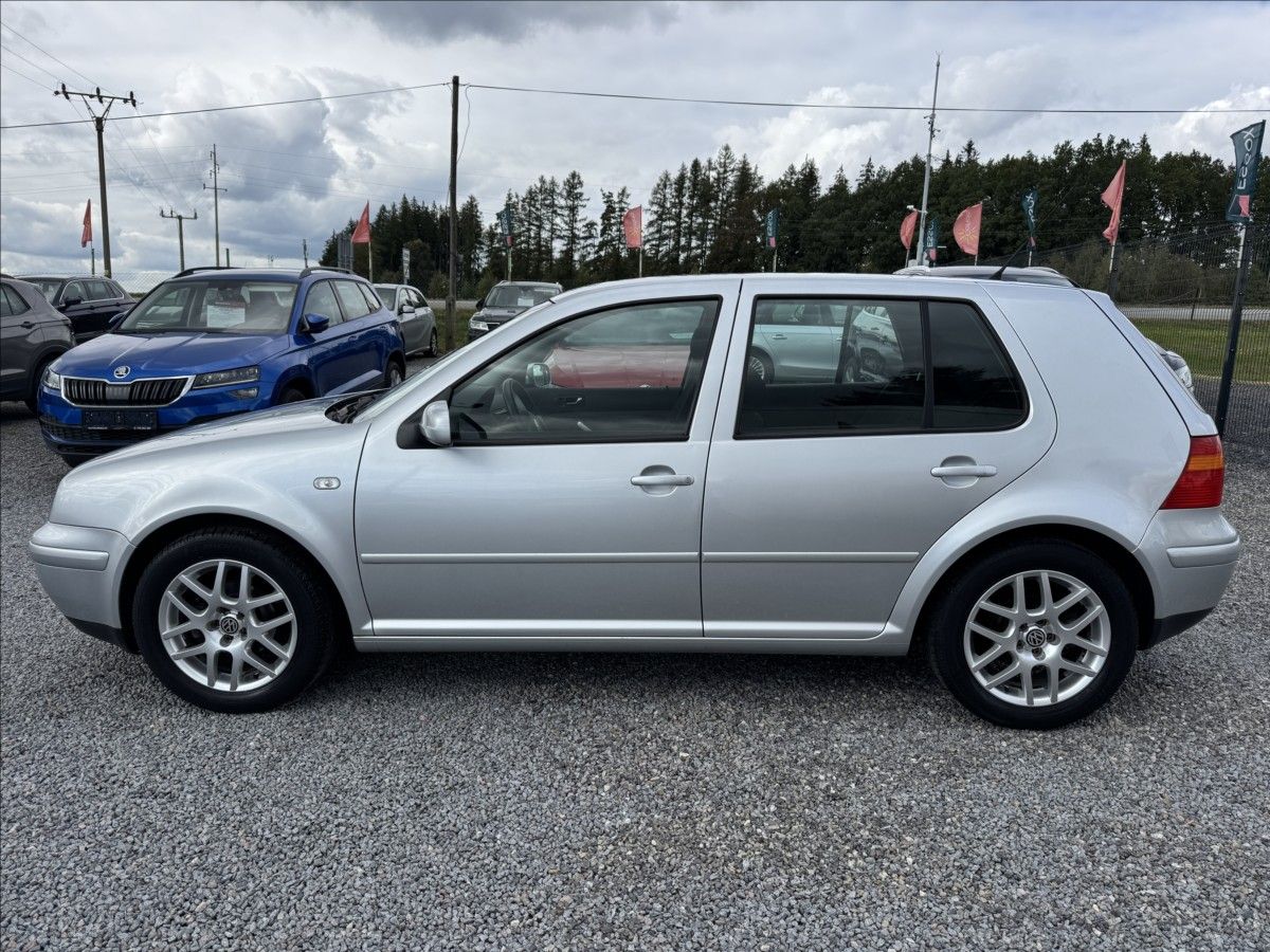 Volkswagen Golf, 1,6   i 77KW - fotka 4