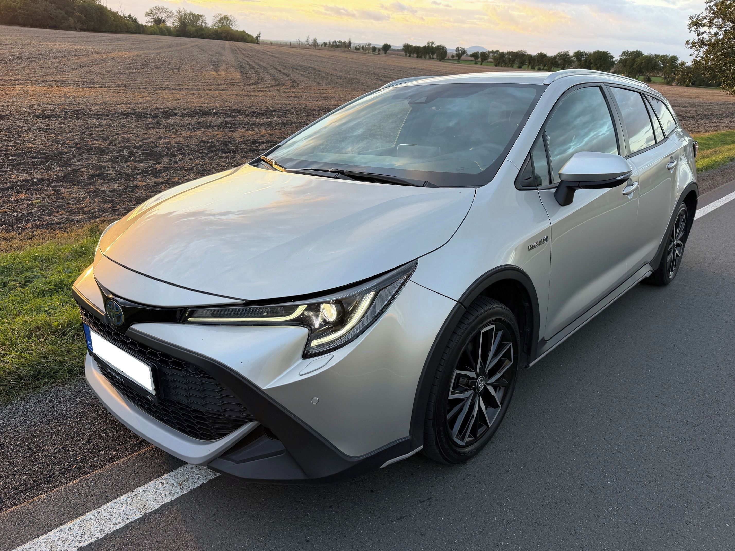 Toyota Corolla, 1.8 Hybrid TREK, servisováno