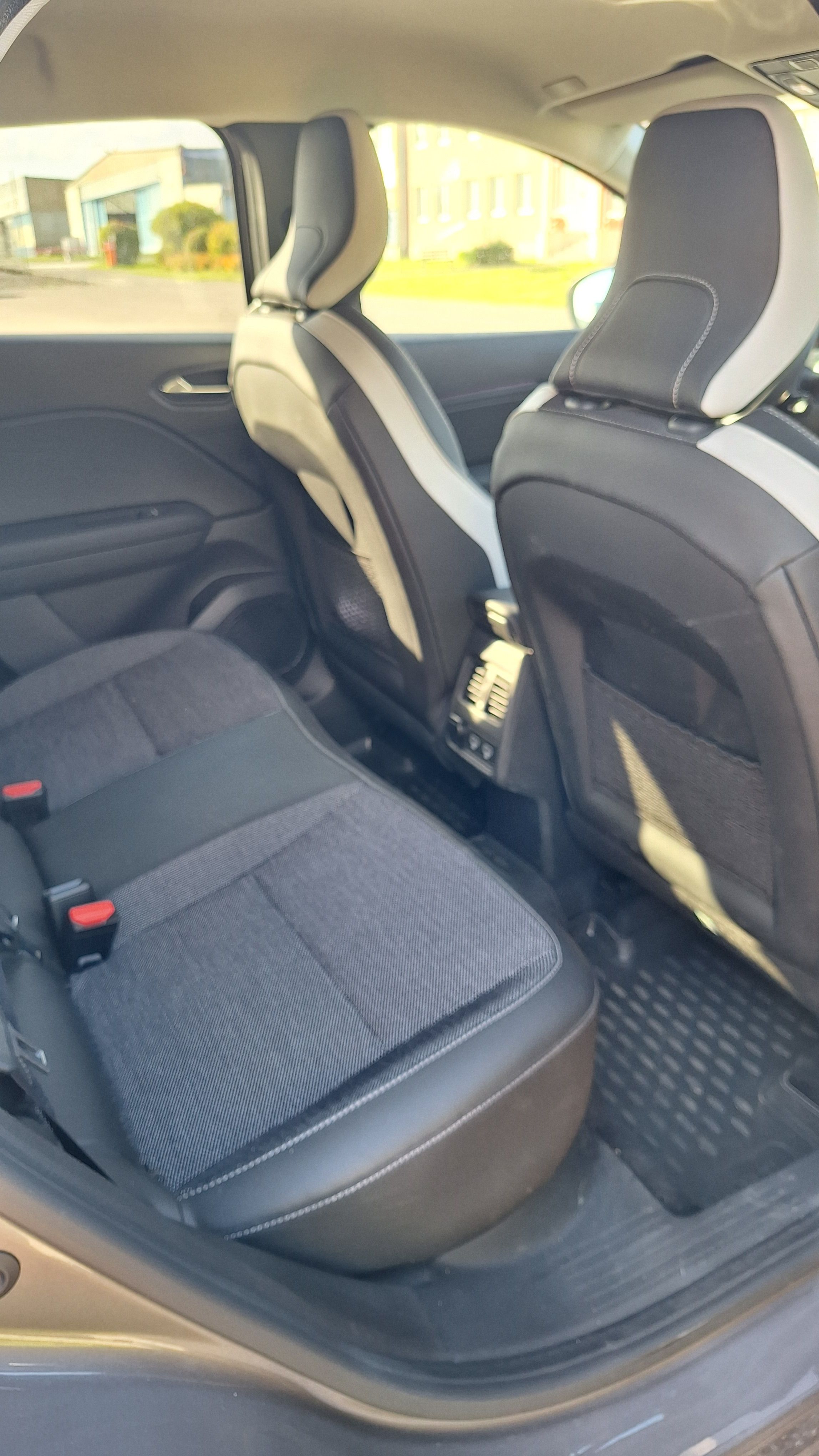 Renault Captur, Captur techno mild hybrid 140 - fotka 6